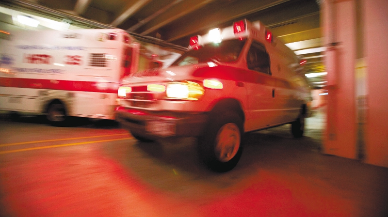 Ambulancia atropelló a ciclista que momentos antes habría sido apuñalado en Cali, ¿qué pasó?