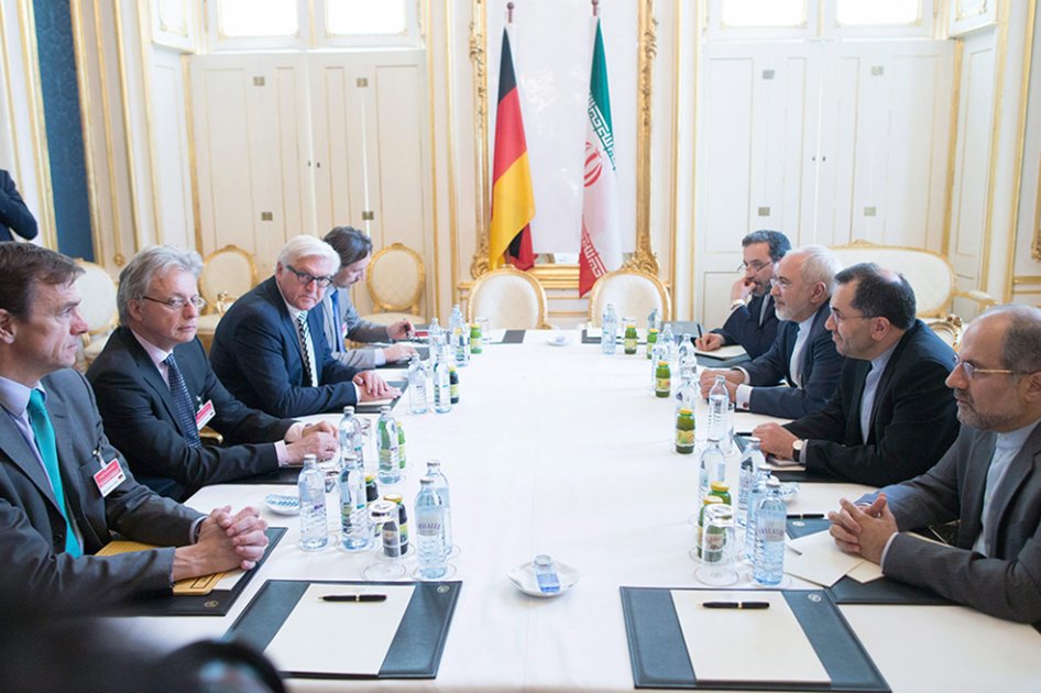 Irán aguarda pacto nuclear agotado de esperar y agradecido a sus negociadores