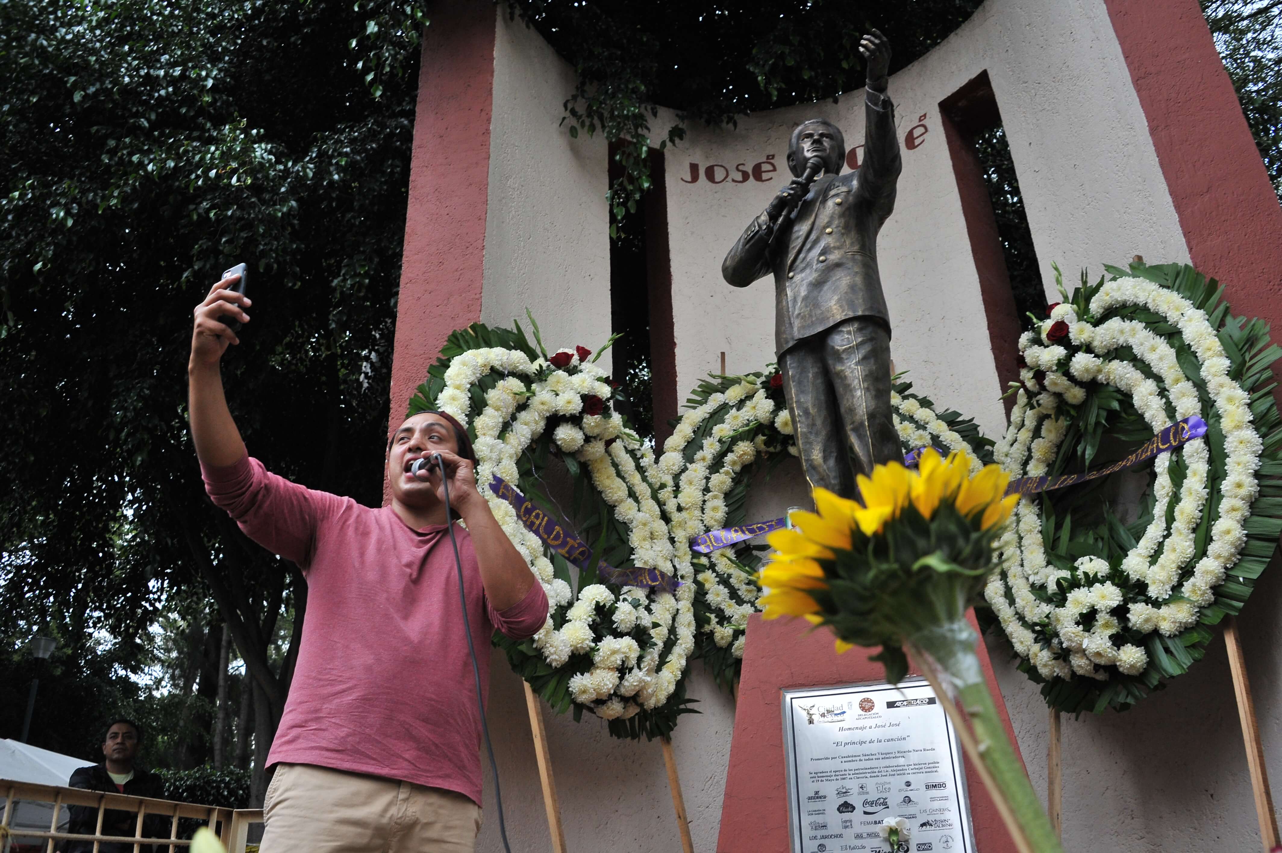 Hijo de José José exige una autopsia del cadáver de su padre