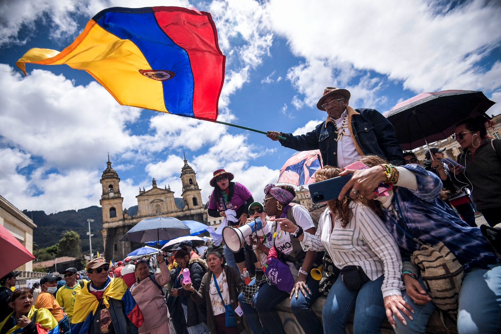 Pulso político en las calles: Gobierno y oposición marchan con diferencia de 12 días