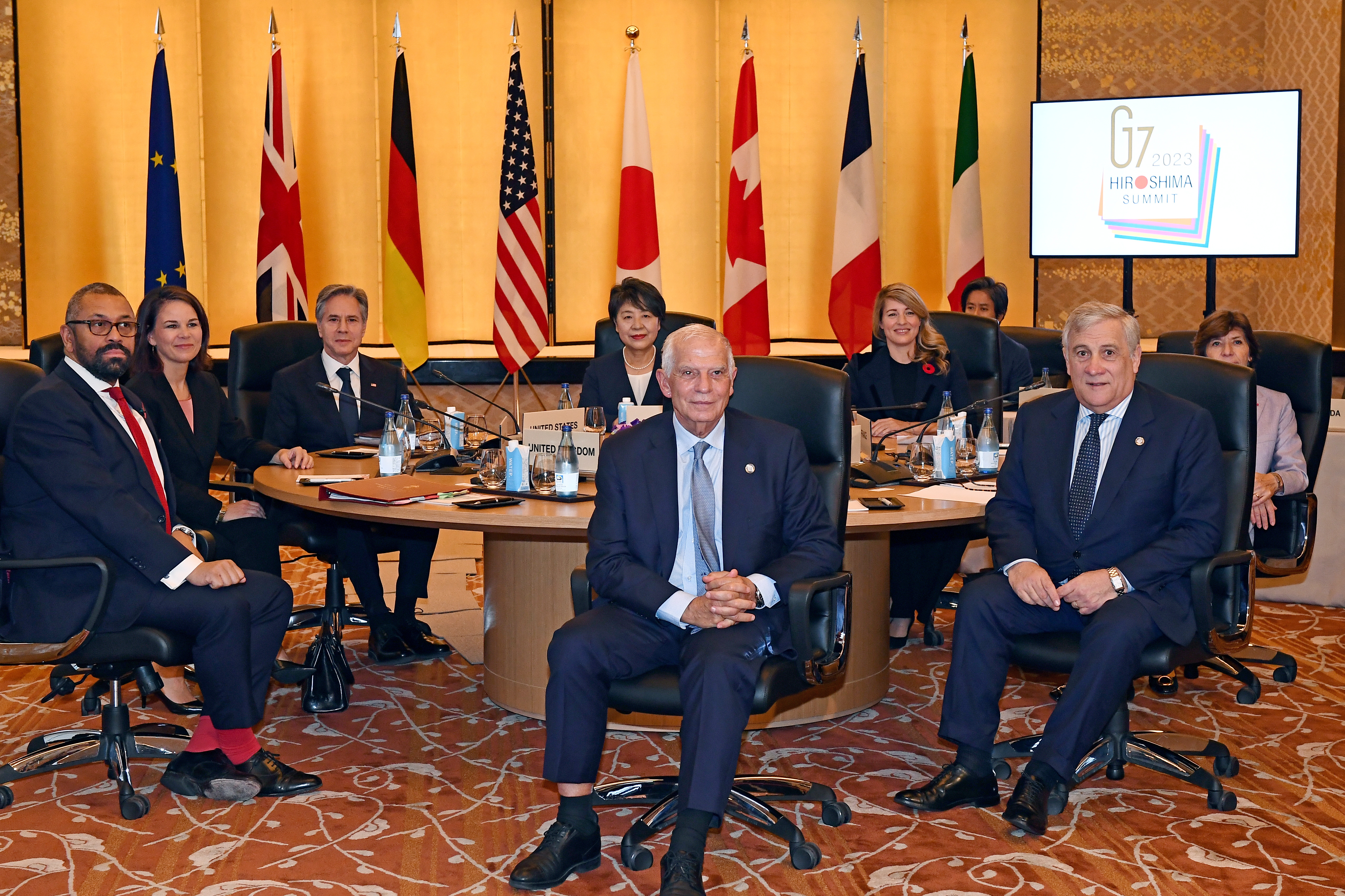 Tokyo (Japan), 08/11/2023.- G7 foreign ministers (L-R) British Foreign Minister James Cleverly, German Foreign Minister Annalena Baerbock, US Secretary of State Antony Blinken, Japanese Foreign Minister Yoko Kamikawa, EU Foreign Minister Josep Borrell (Front), Canadian Foreign Minister Melanie Joly, Italian Foreign Minister Antonio Tajani (Front) and French Foreign Minister Catherine Colonna, pose for a photo at the beginning of session 1 of the G7 Foreign Ministers meeting at the foreign ministry's Iikura guesthouse in Tokyo, Japan, 08 November 2023. (Japón, Tokio) EFE/EPA/TOSHIFUMI KITAMURA / POOL