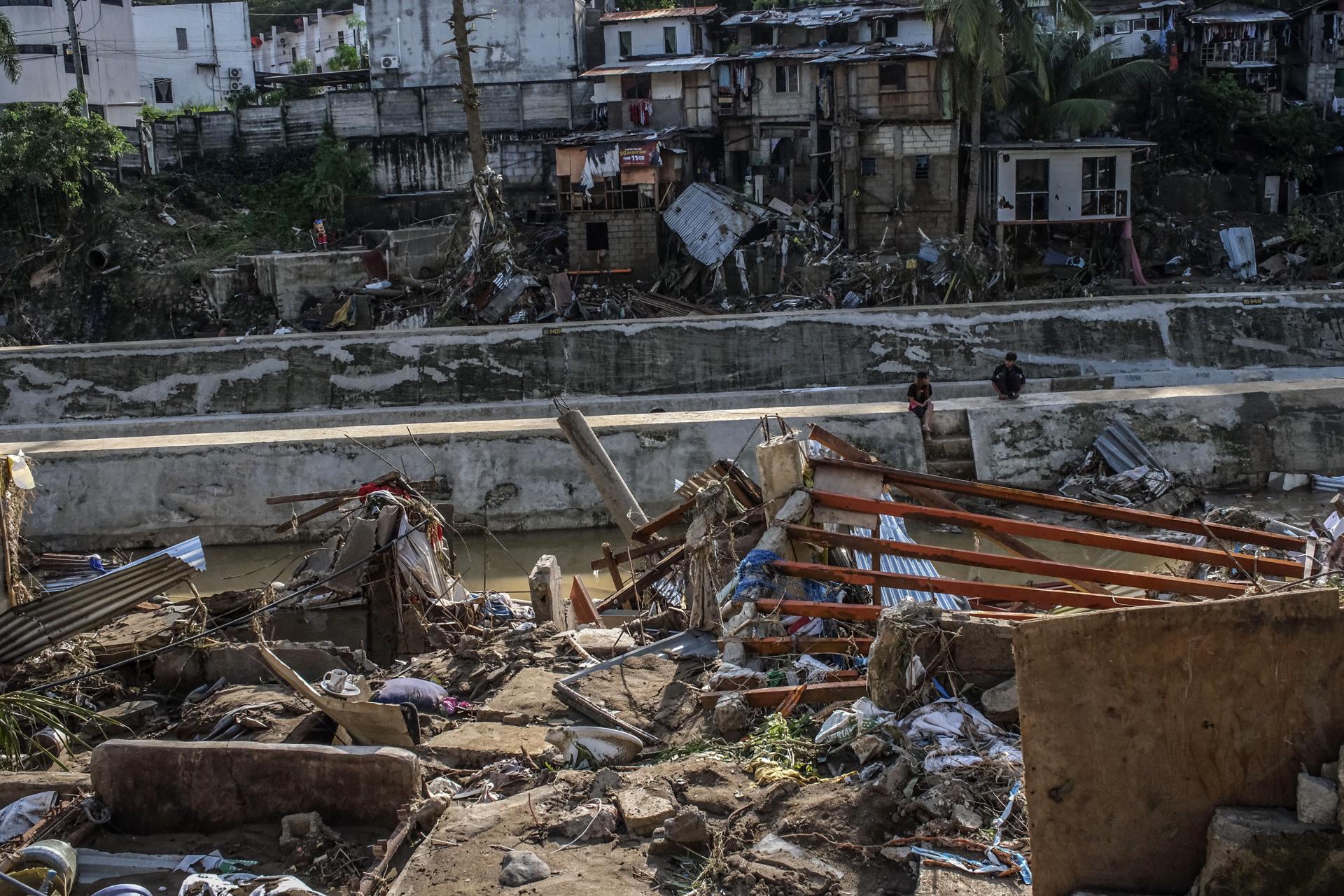 Tifón en Filipinas deja decenas de muertos y más de un millón de damnificados