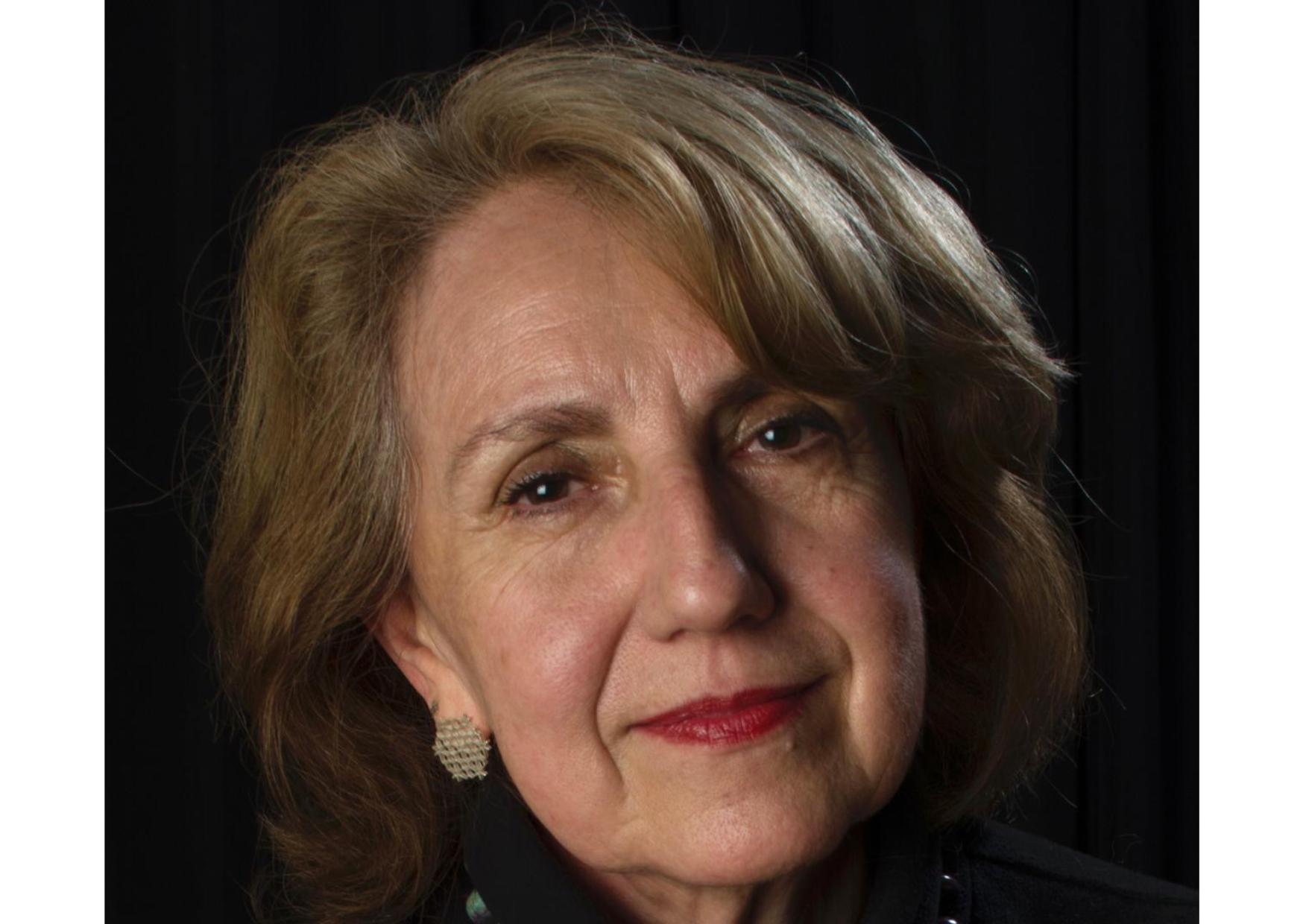 Luz Mary Giraldo ha escrito libros de ensayos sobre literatura colombiana; ha coordinado antologías de cuentos, y ha publicado otros seis poemarios.