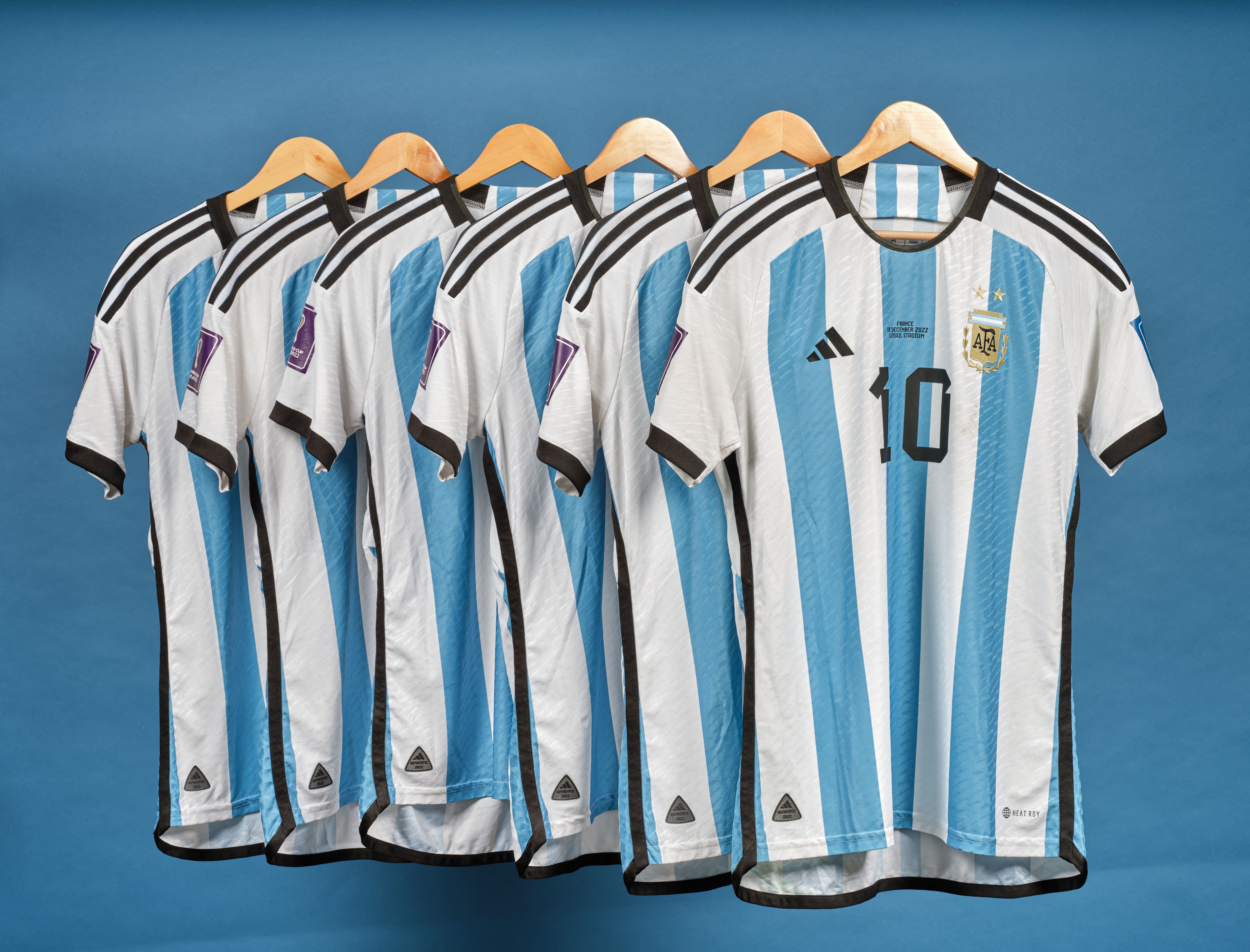 Subastarán camisetas usadas por Lionel Messi en el Mundial de Catar