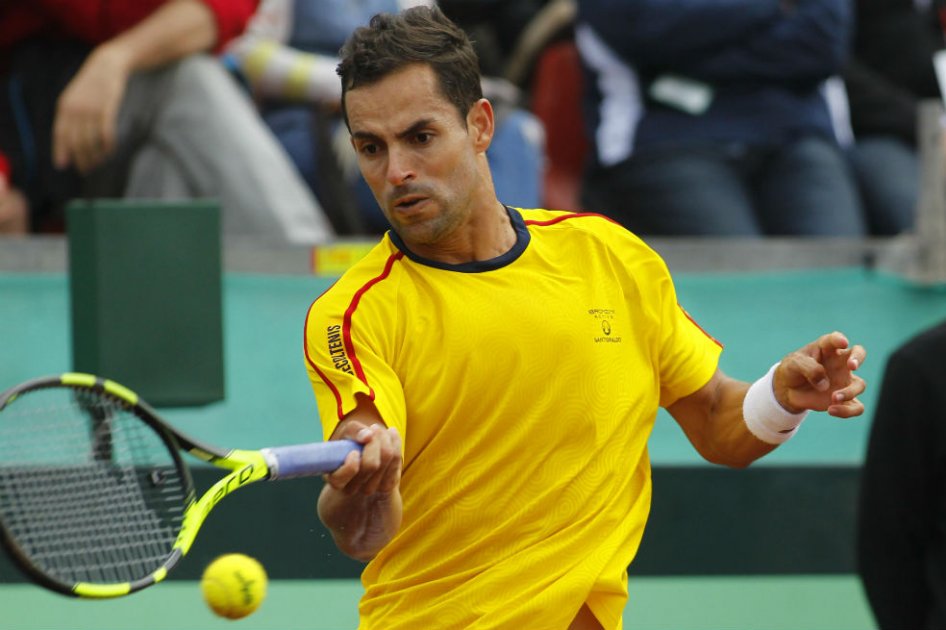 Santiago Giraldo ganó el primer partido del enfrentamiento entre Colombia y Chile. Foto: AFP