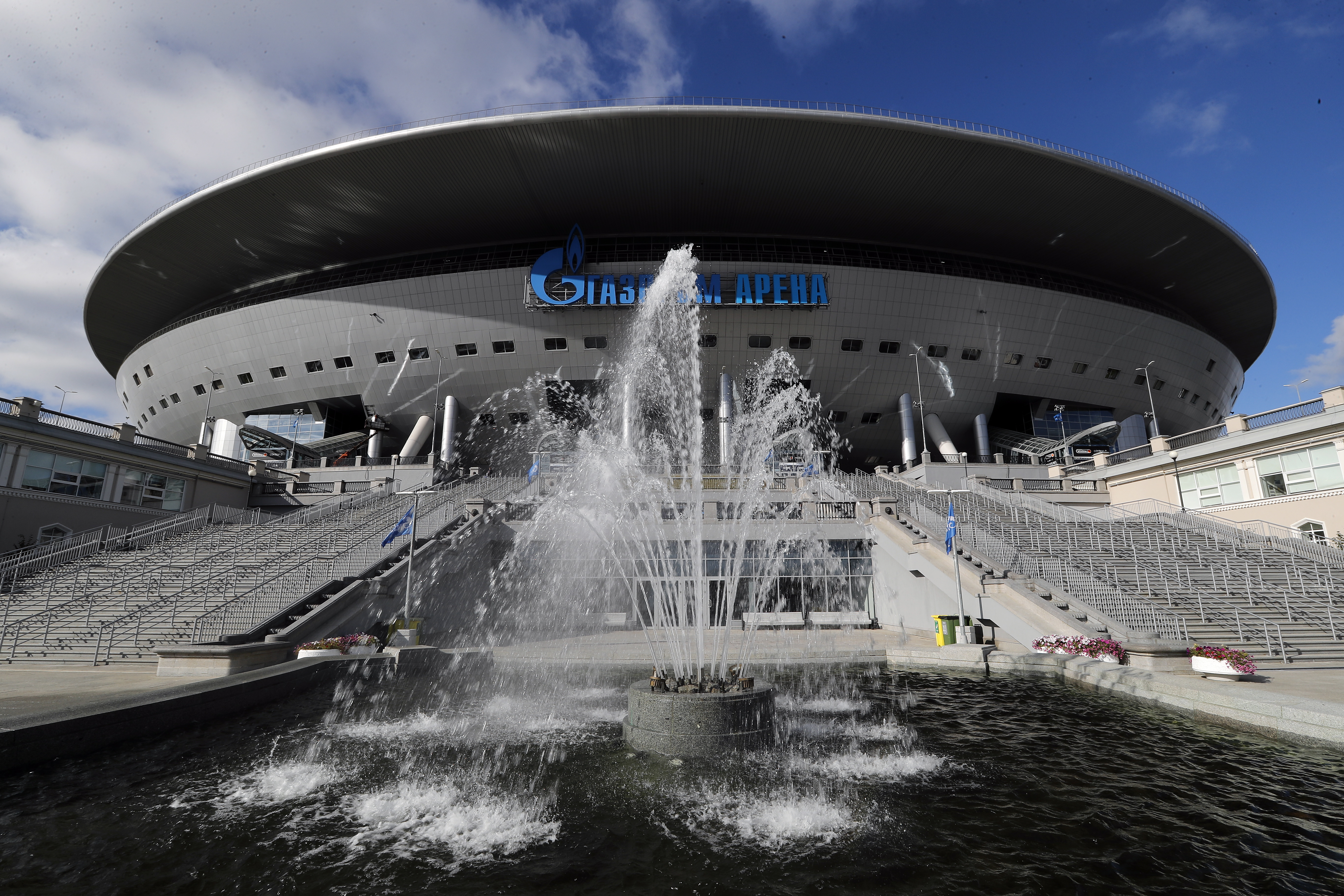La UEFA cambia la sede de la final de la Champions de San Petersburgo a París