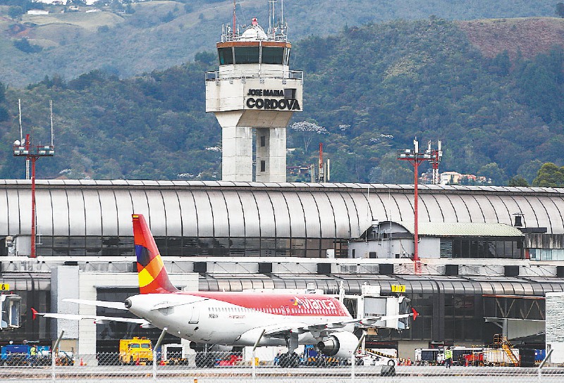 Niegan la entrada a Medellín a cinco extranjeros que habrían llegado por turismo sexual