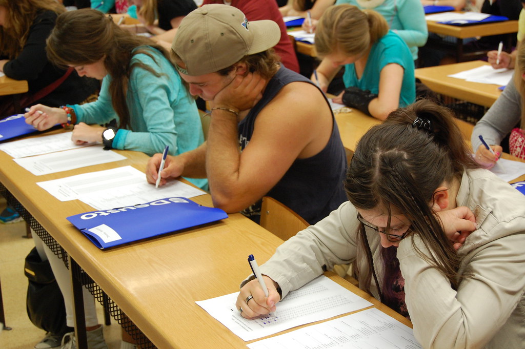 Cerebros fugados: ¿a dónde van los estudiantes universitarios de Colombia?