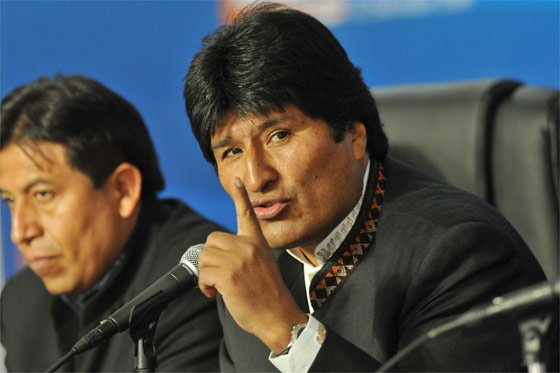 Evo Morales insta a bolivianos a no usar empresas privadas para llamadas telefónicas