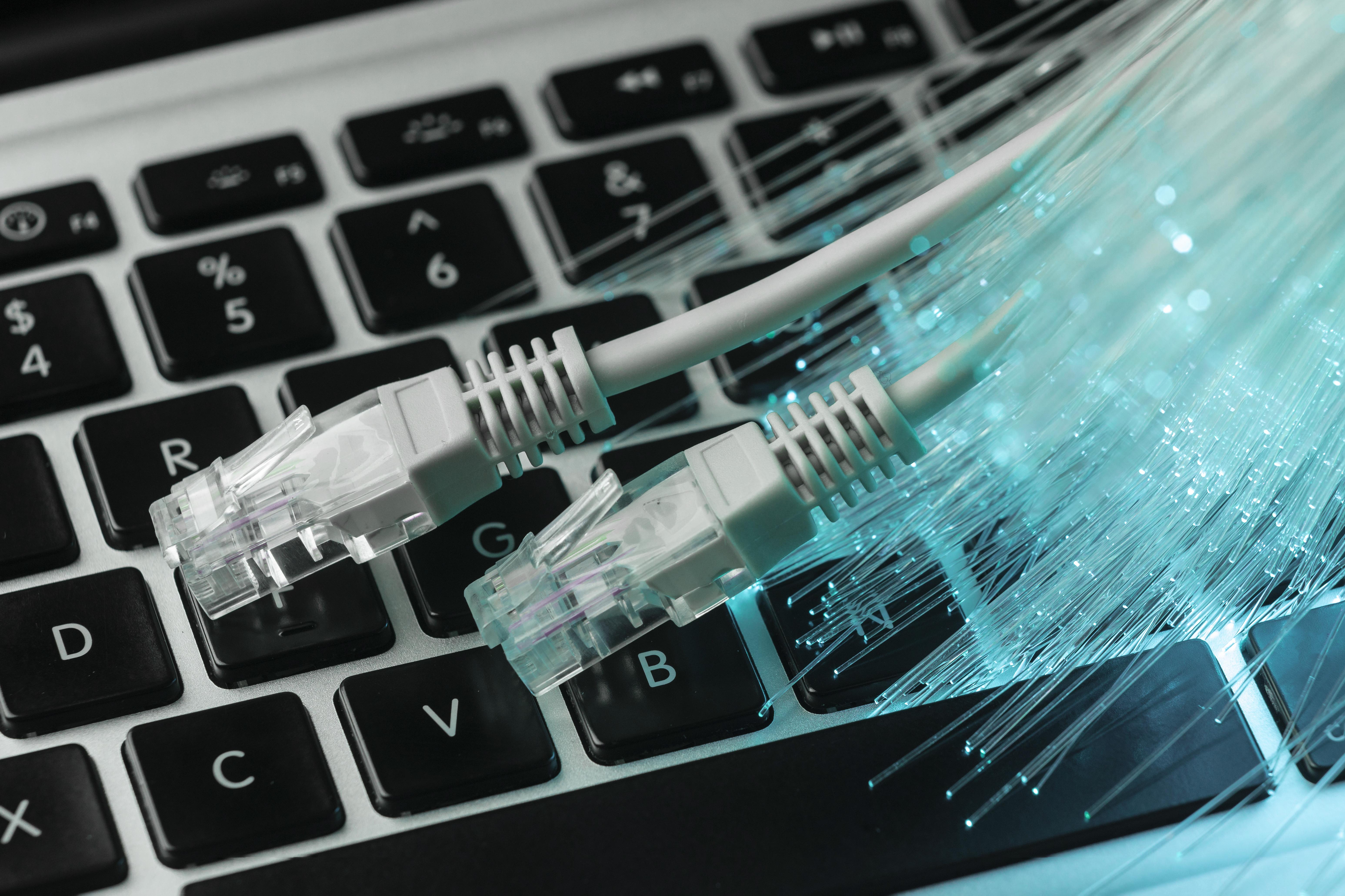 Ethernet y wifi al mismo tiempo: ¿mejora el internet y cuál es el más veloz?