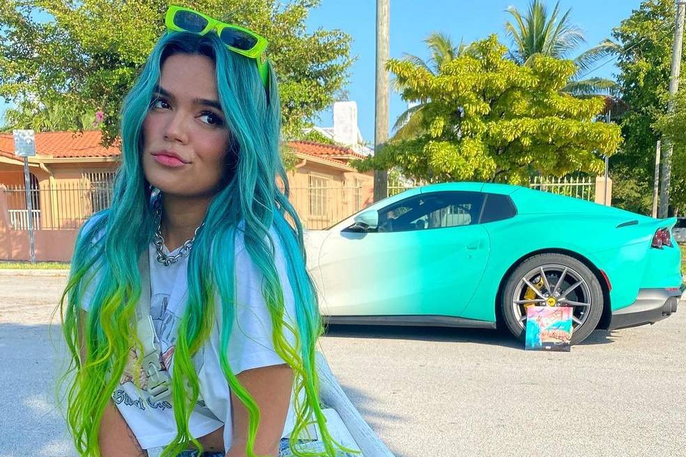 Karol G: ¿de quién es el Ferrari que usa en sus conciertos?