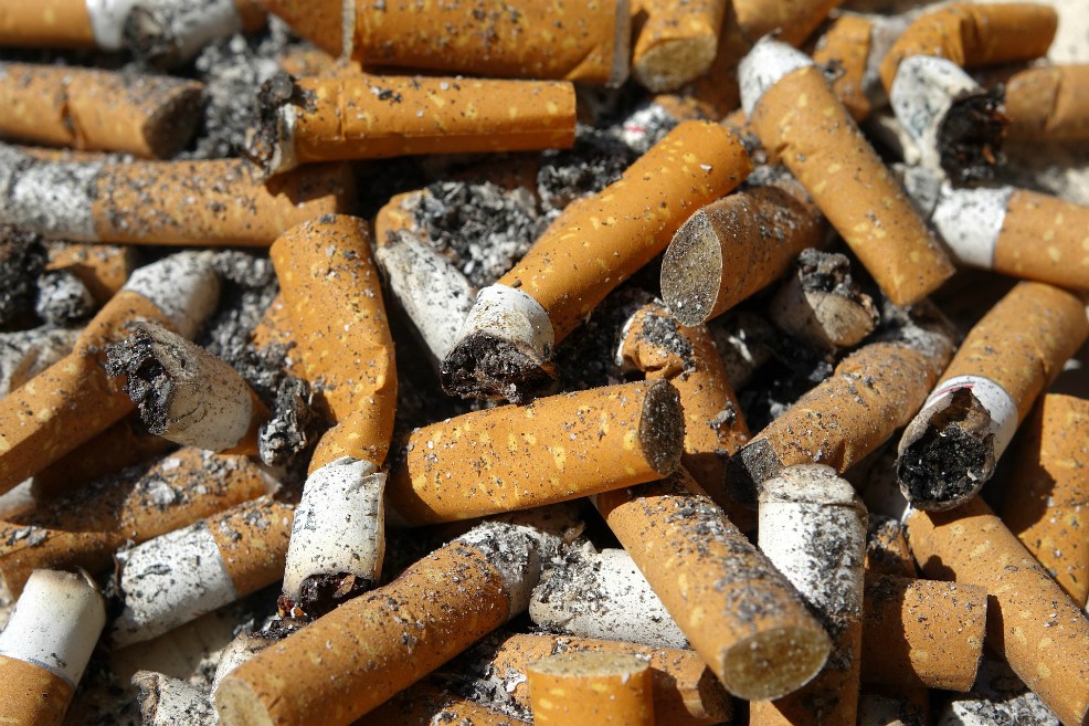 Colillas de cigarrillos, materia prima para hacer aislantes y hasta zapatos