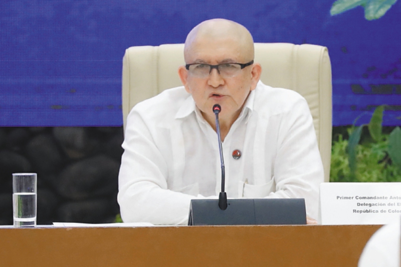 El jefe máximo de la guerrilla del ELN, Antonio García, durante el cierre de la tercera ronda de conversaciones de paz.