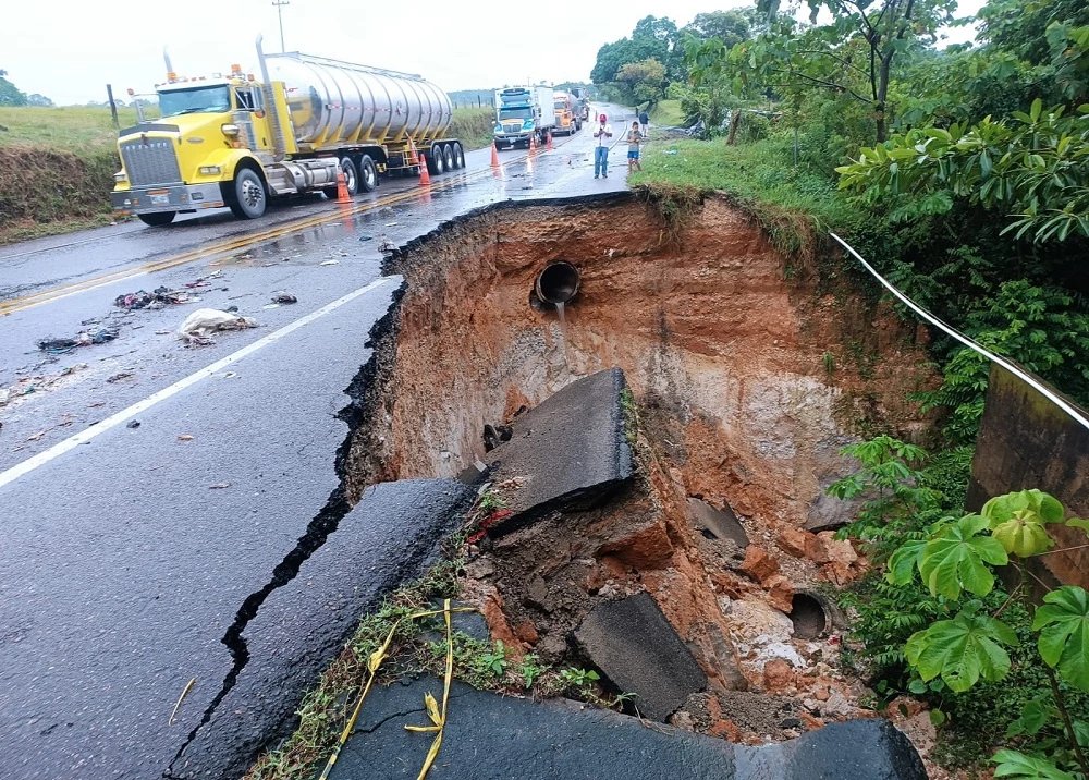 Paso a un carril en la Ruta del Sol (Santander) por hundimiento de la vía
