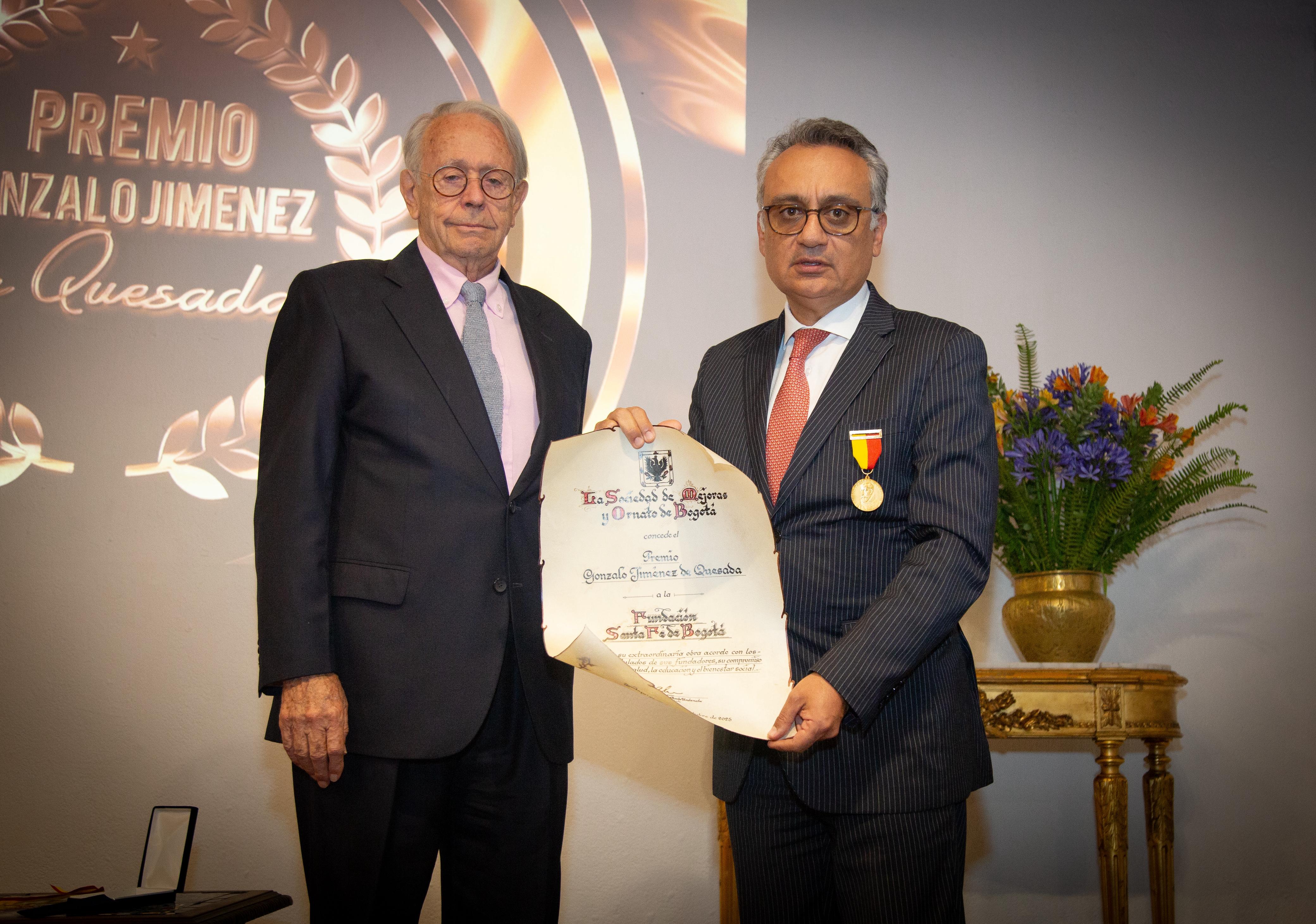 La Fundación Santa Fe de Bogotá recibe el Premio Gonzalo Jiménez de Quesada 2025