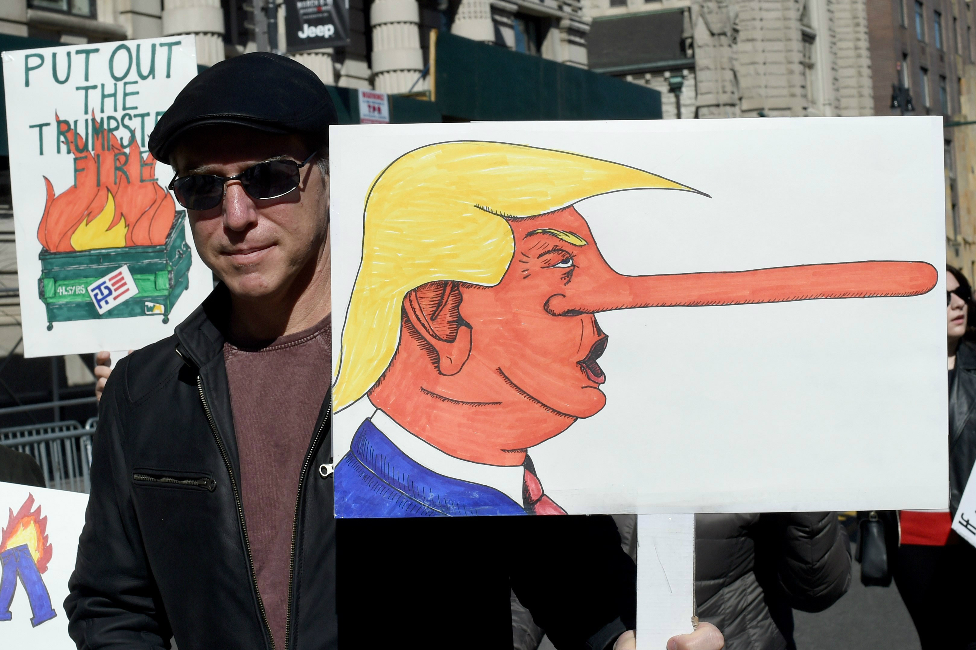 «¡No es mi presidente», gritan miles en Nueva York en protesta contra Trump