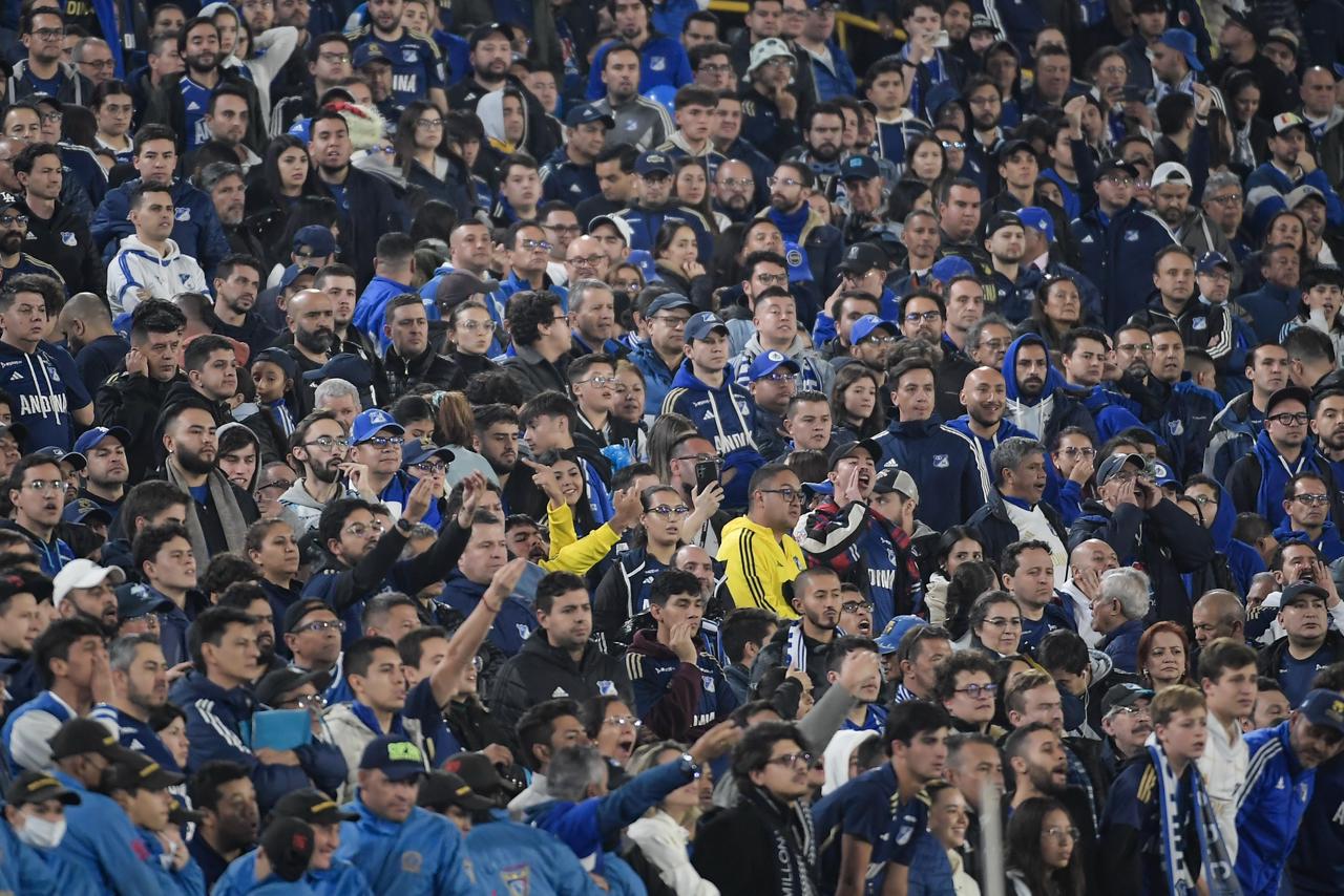 Los hinchas de Millonarios no quedaron contentos con el empate de este jueves ante Santa Fe. El domingo su equipo está obligado a ganarle a Pasto para no depender de otros resultados.