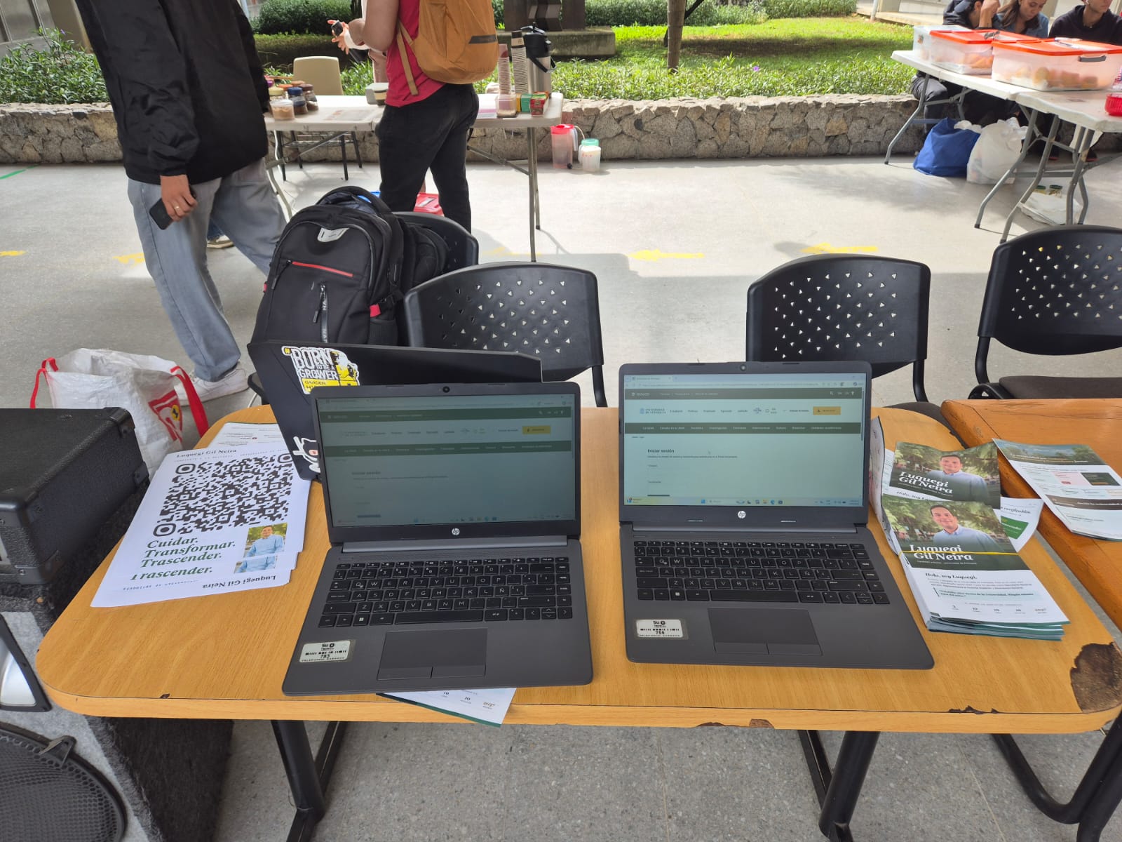 Así se veían algunos computadores durante la consulta a la comunidad educativa.