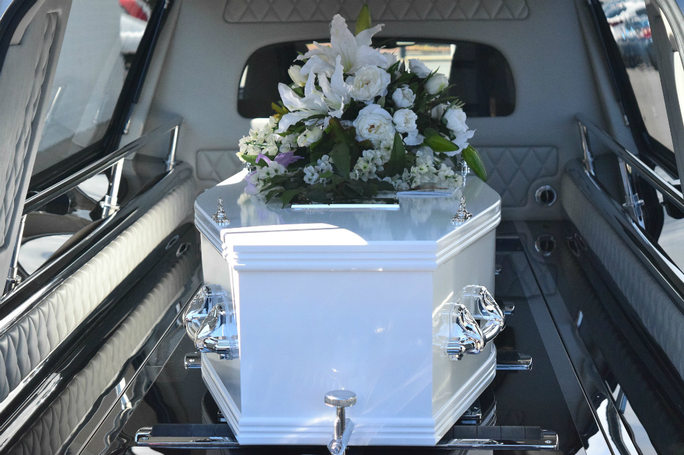 Ordenan sepultar al muerto que velaron por nueve días en Cali