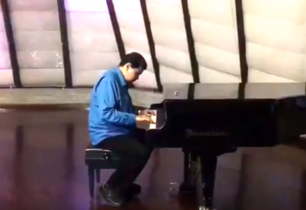 Maduro, como Putin, impresiona con sus habilidades con el piano