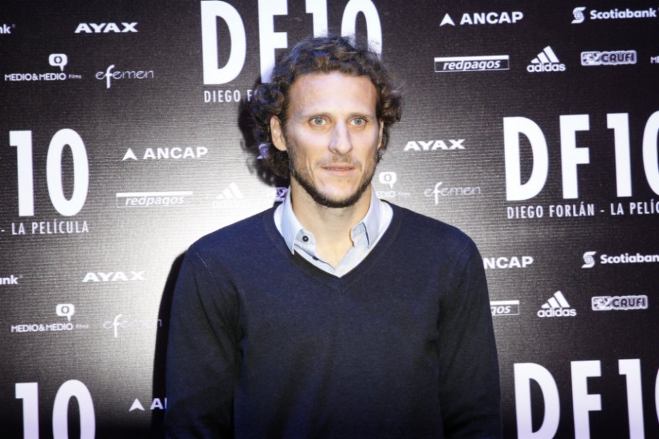 Presentan en Uruguay «DF10», el documental que repasa la carrera de Forlán