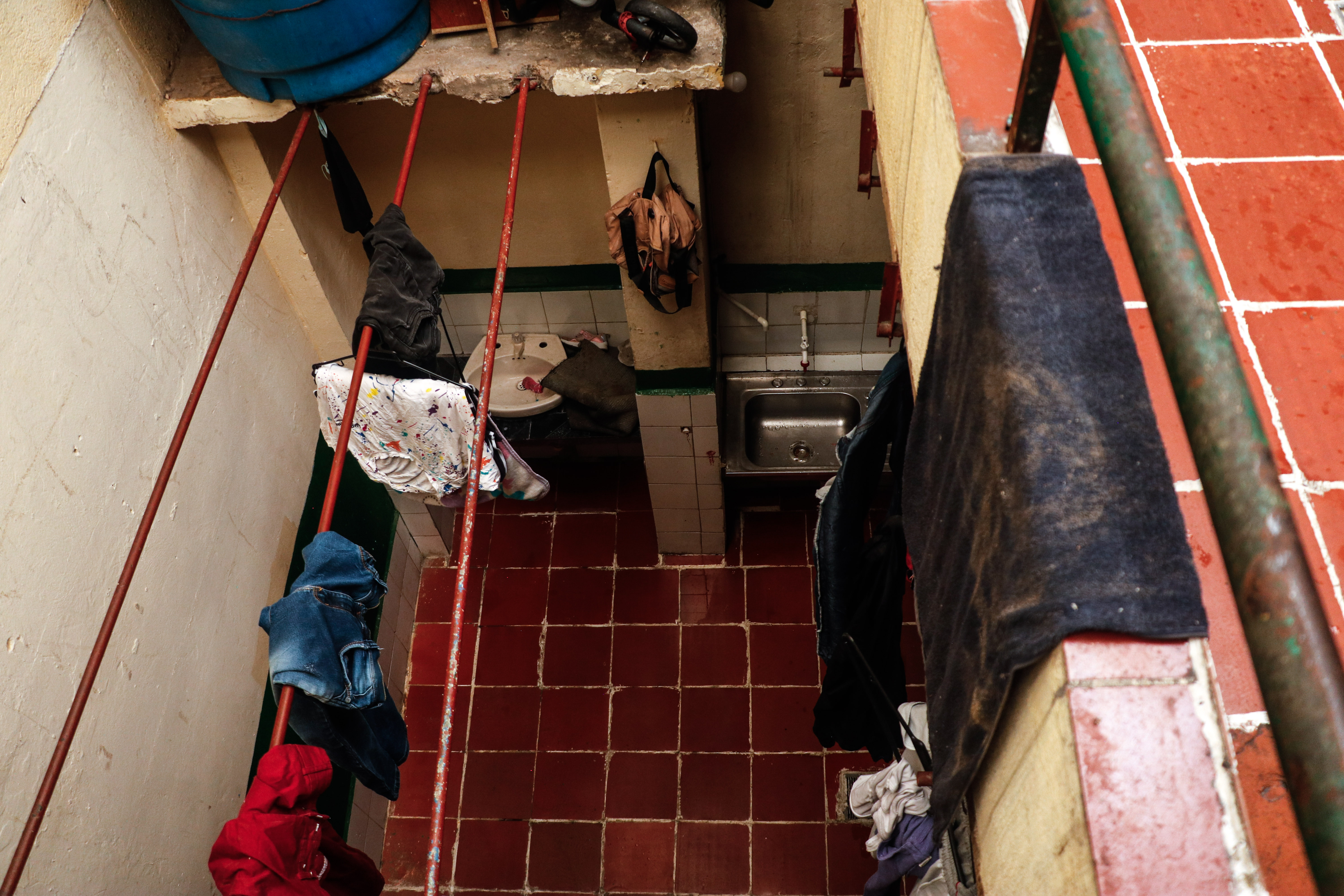 Pagadiario en Las Cruces. Así se vive en habitaciones de 15.000 y 20.000 pesos.