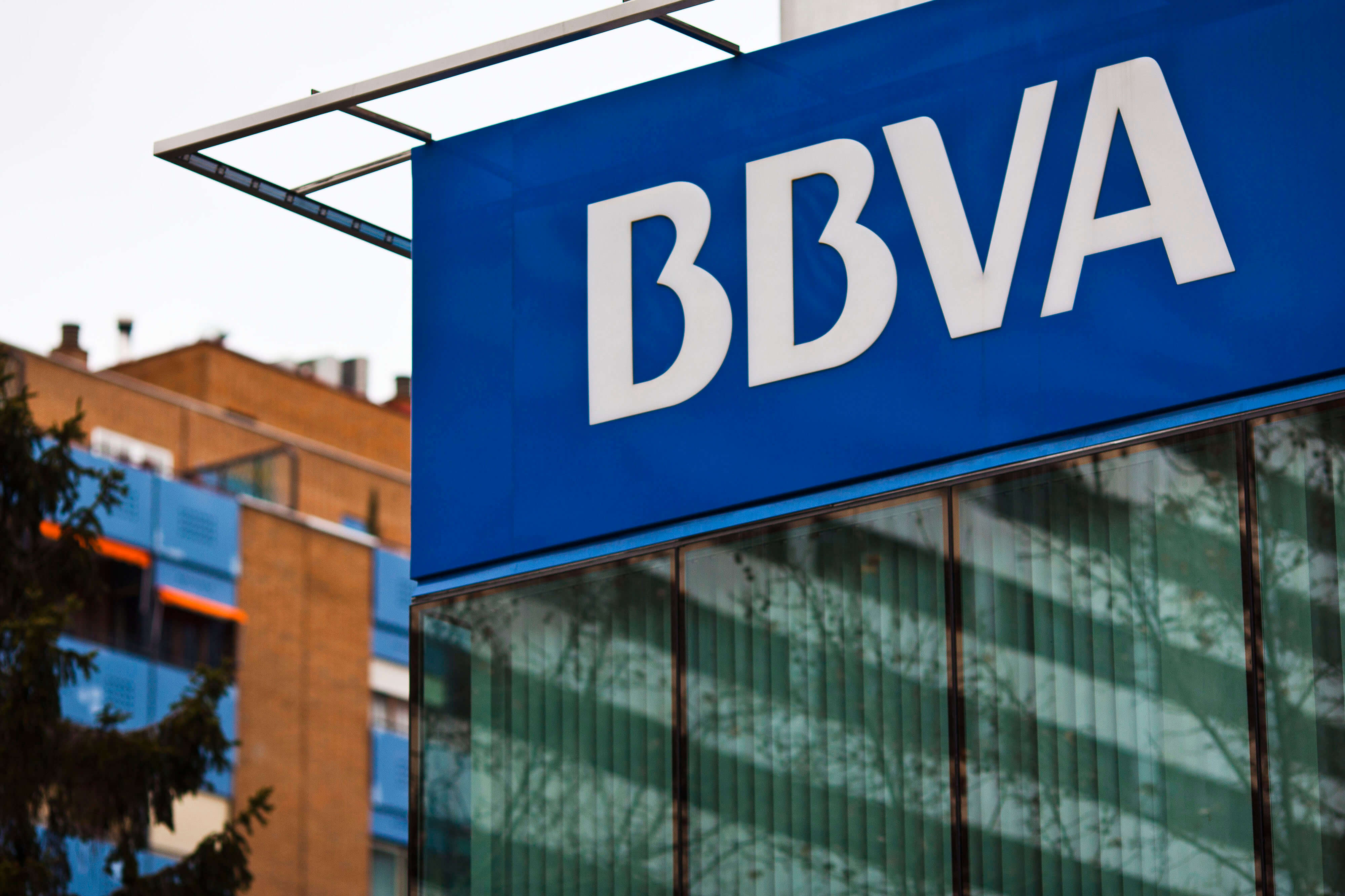 Español BBVA ganó 3.667 millones de euros hasta septiembre con caída de 15,2 %