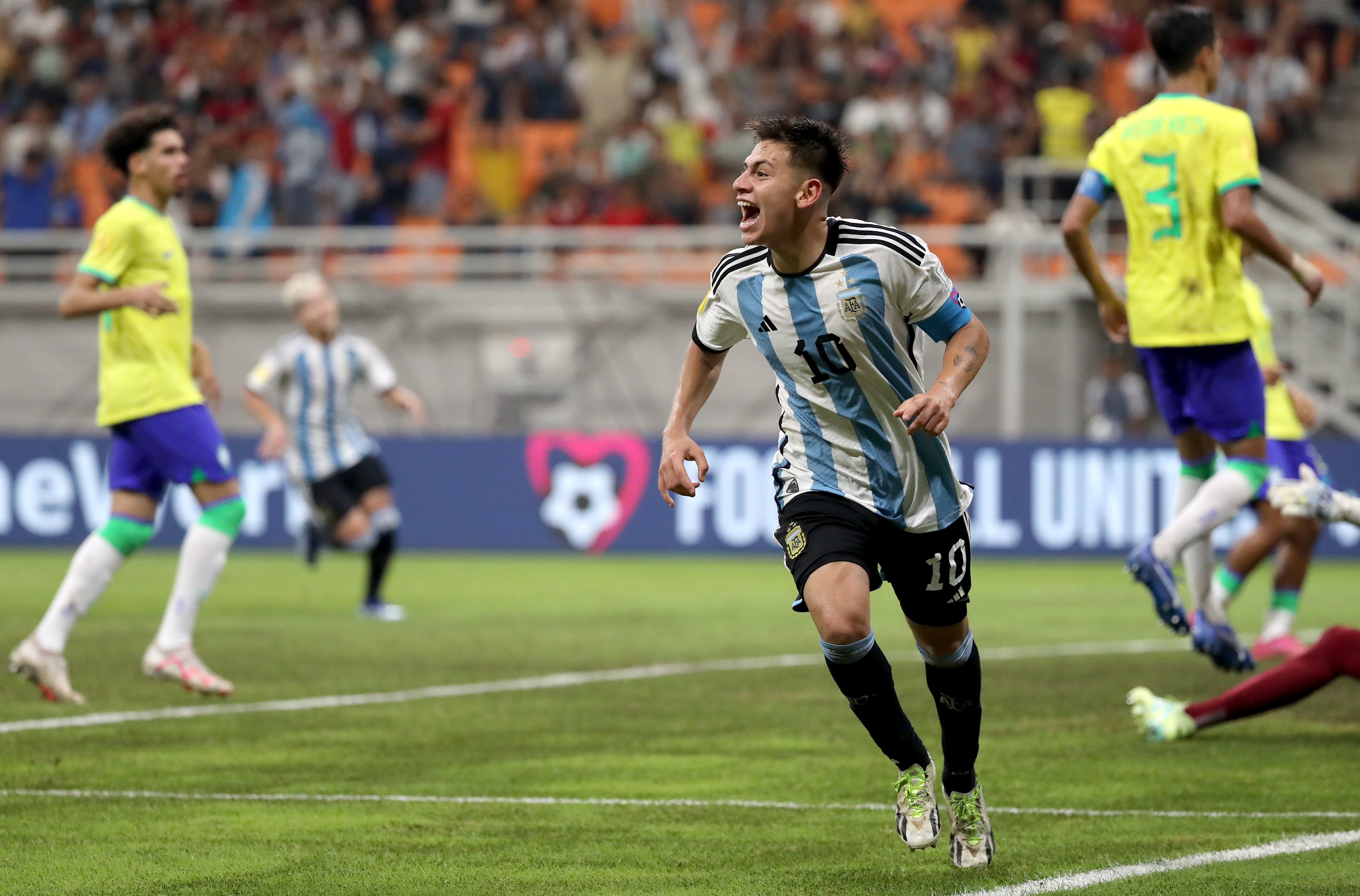 Argentina y su joya Claudio Echeverri hunden a Brasil en el Mundial Sub-17