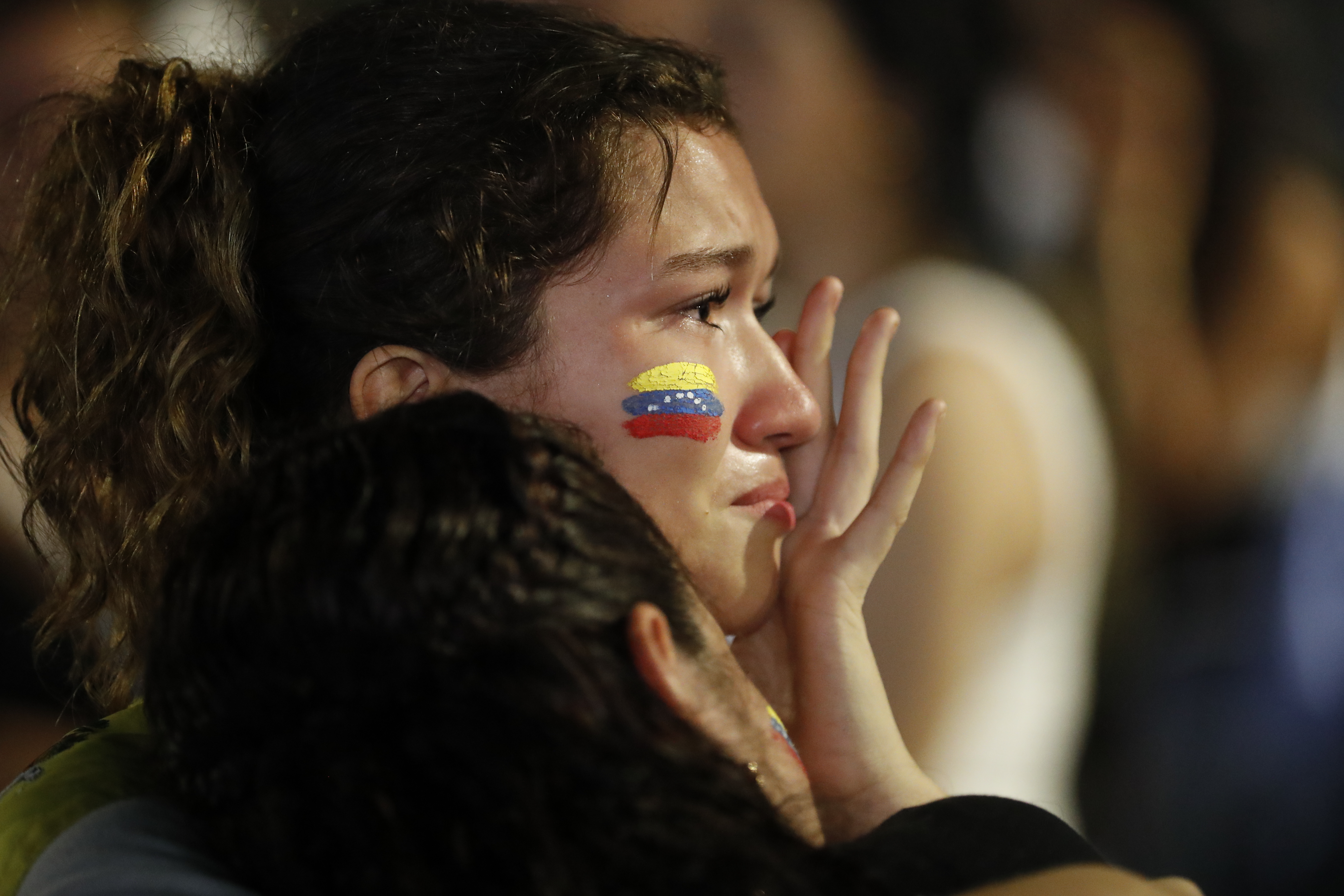 Venezolanos en Colombia reaccionaron con lágrimas a la reelección de Maduro
