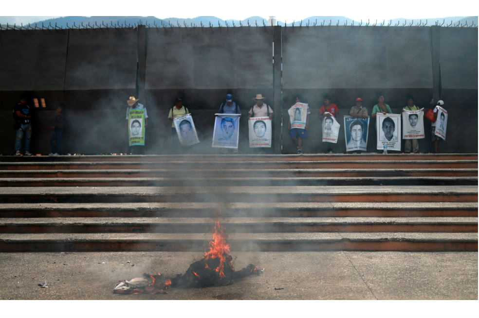 Grupo de apoyo a los padres de los 43 estudiantes desaparecidos en Iguala, México./EFE