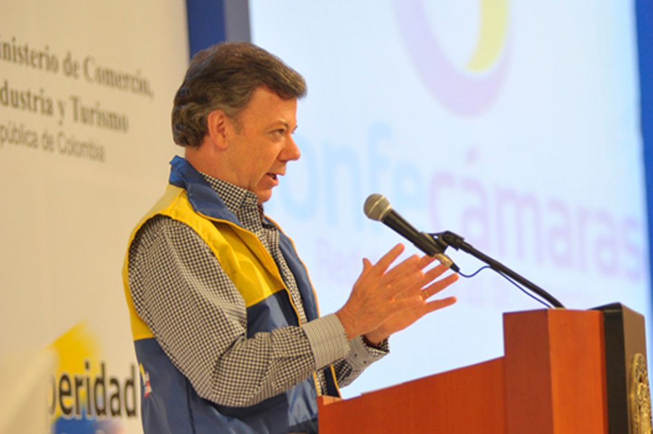 Terrorismo se alimenta de los medios de comunicación: Santos