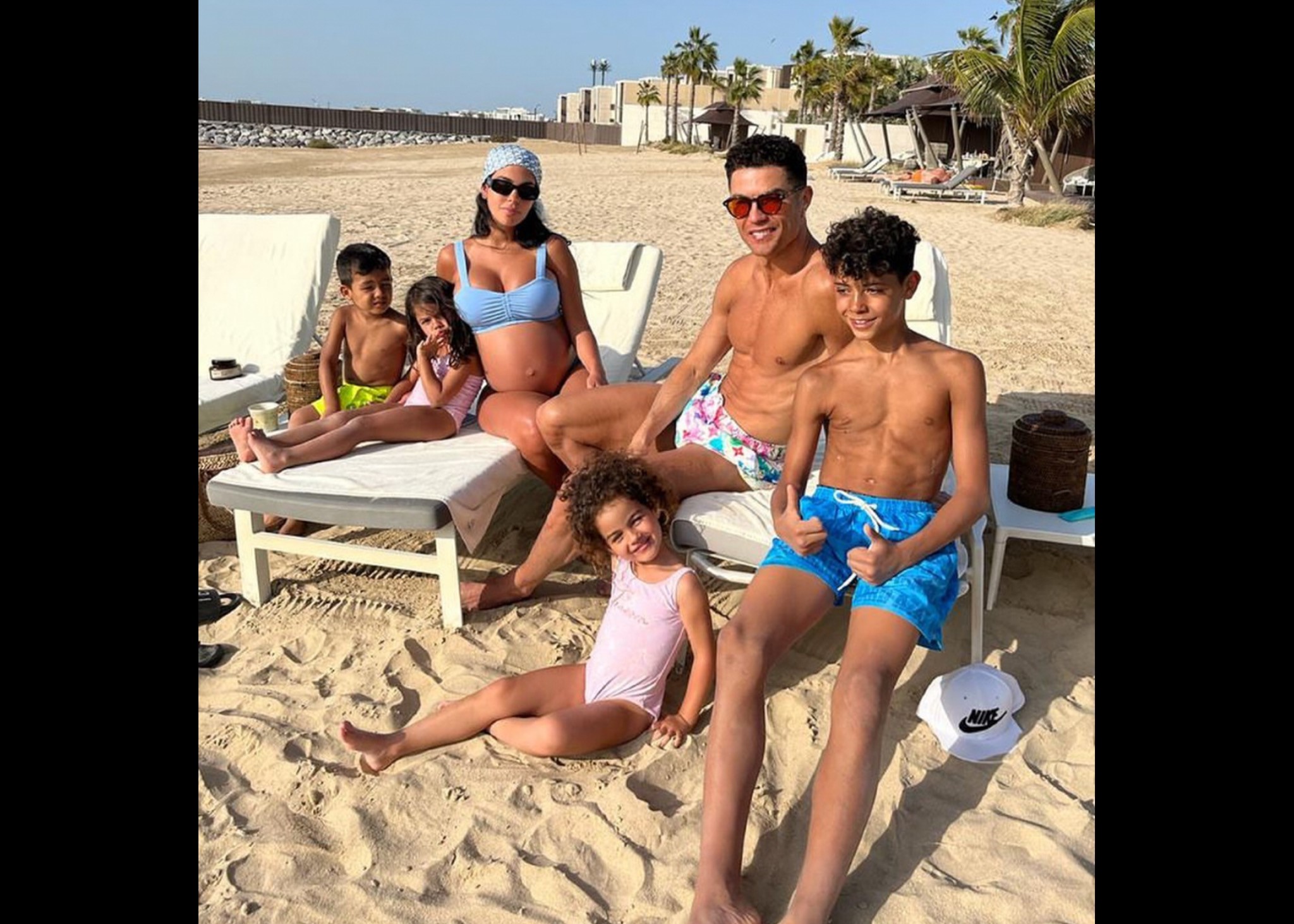 La famosa pareja anunció, en octubre de 2021, que esperaba gemelos.