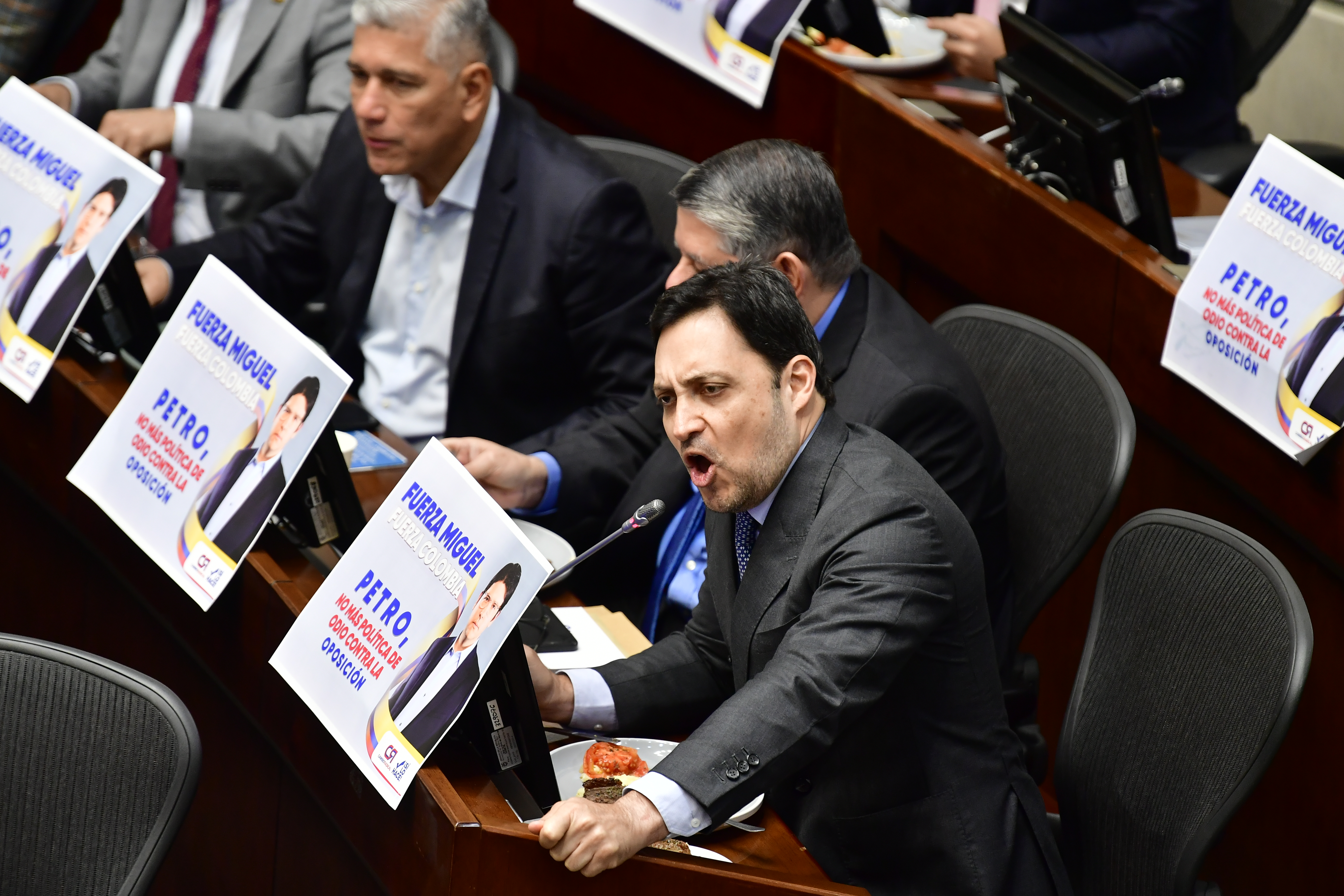 Senador, durante el debate de la reforma laboral en la plenaria del Senado, días después del atentado al senador Miguel Uribe.