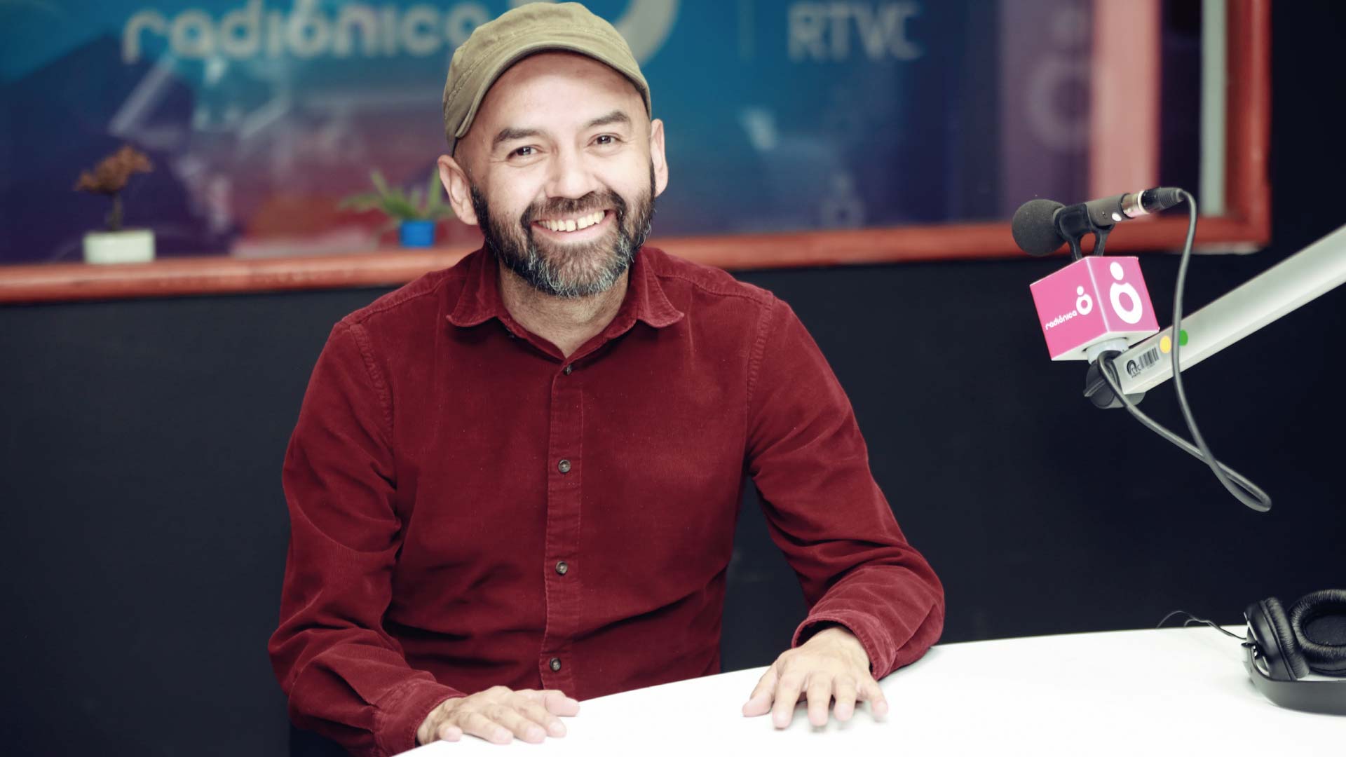 Álvaro González Villamarín, “El profe”, no dirigirá más Radiónica de RTVC