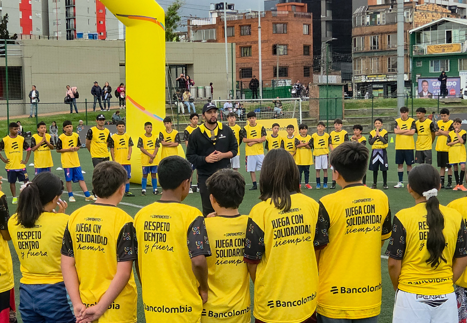 Abel Aguilar y Fabián Vargas se unieron para impulsar el fútbol inclusivo en Colombia