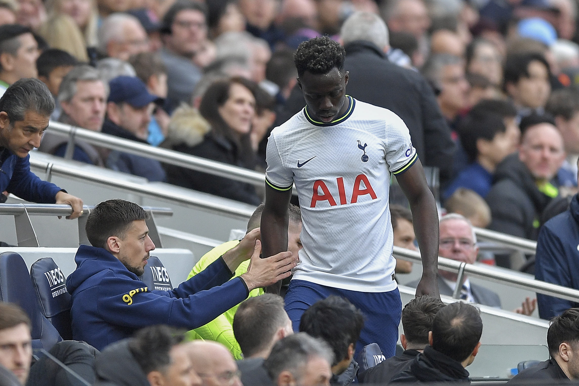 London (United Kingdom), 15/04/2023.- Davinson Sanchez of Tottenham Hotspur looks dejected after being substituted during the English Premier League soccer match between Tottenham Hotspur and AFC Bournemouth in London, Britain, 15 April 2023. (Reino Unido, Londres) EFE/EPA/Vince Mignott EDITORIAL USE ONLY. No use with unauthorized audio, video, data, fixture lists, club/league logos or 'live' services. Online in-match use limited to 120 images, no video emulation. No use in betting, games or single club/league/player publications