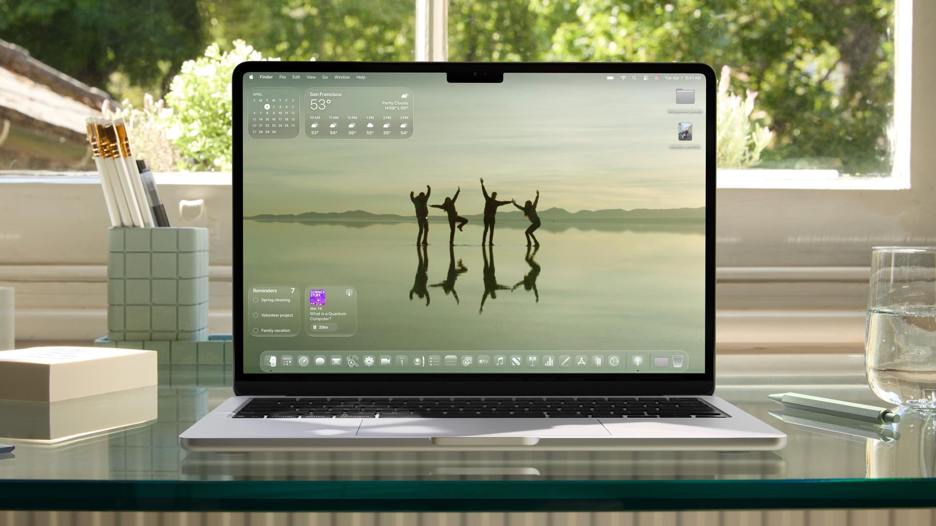CUPERTINO (United States), 09/06/2025.- An undated handout photo provided by Apple In. on 09 June 2025 shows macOS Tahoe 26 letting users customize the desktop and Dock with new looks for app icons and widgets crafted from multiple layers of Liquid Glass. The 2025 Apple Worldwide Developers Conference (WWDC) kicked off on the campus of Apple Park in Cupertino, California, USA, on 09 June 2025. EFE/EPA/APPLE INC. / HANDOUT HANDOUT EDITORIAL USE ONLY/NO SALES