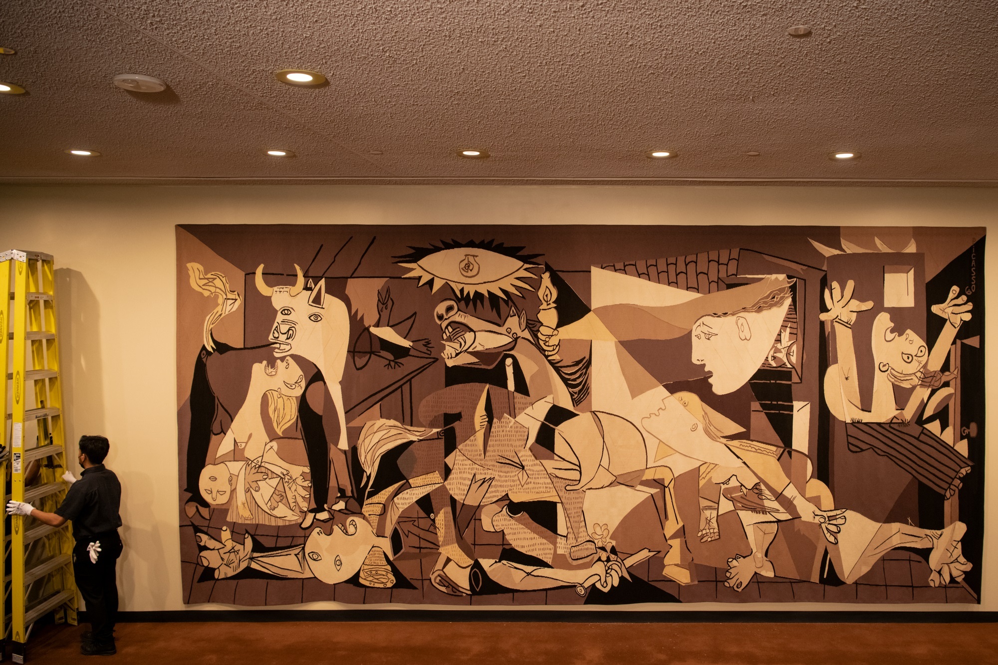 El icónico tapiz del “Guernica” de Picasso vuelve a la ONU