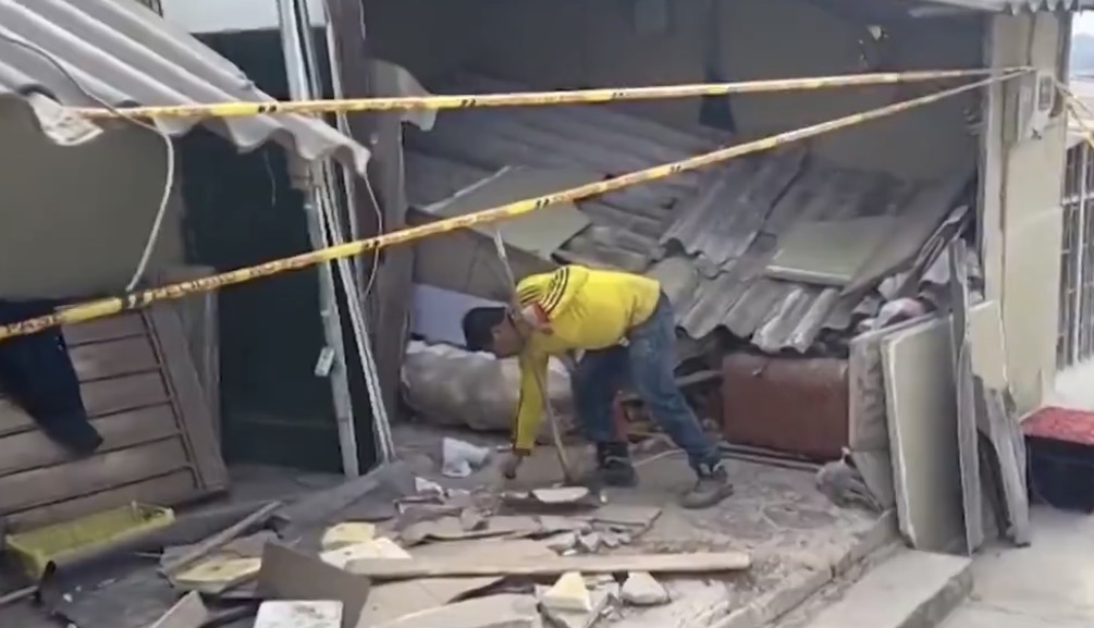 Niña podría perder una extremidad tras choque de camión contra vivienda en Soacha