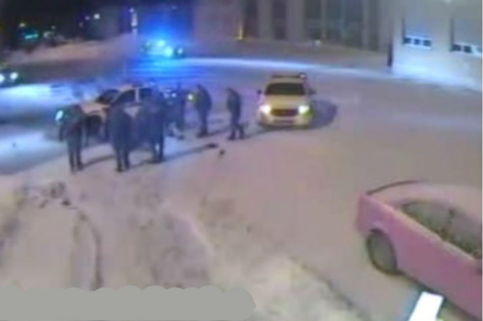 Policías golpearon a un joven que ya se había rendido