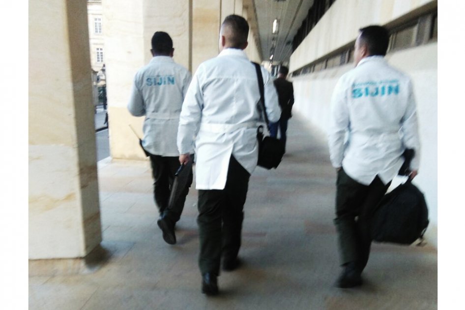 Miembros de la Sijín llegaron hasta la Cámara de Representantes para realizar la investigación.
