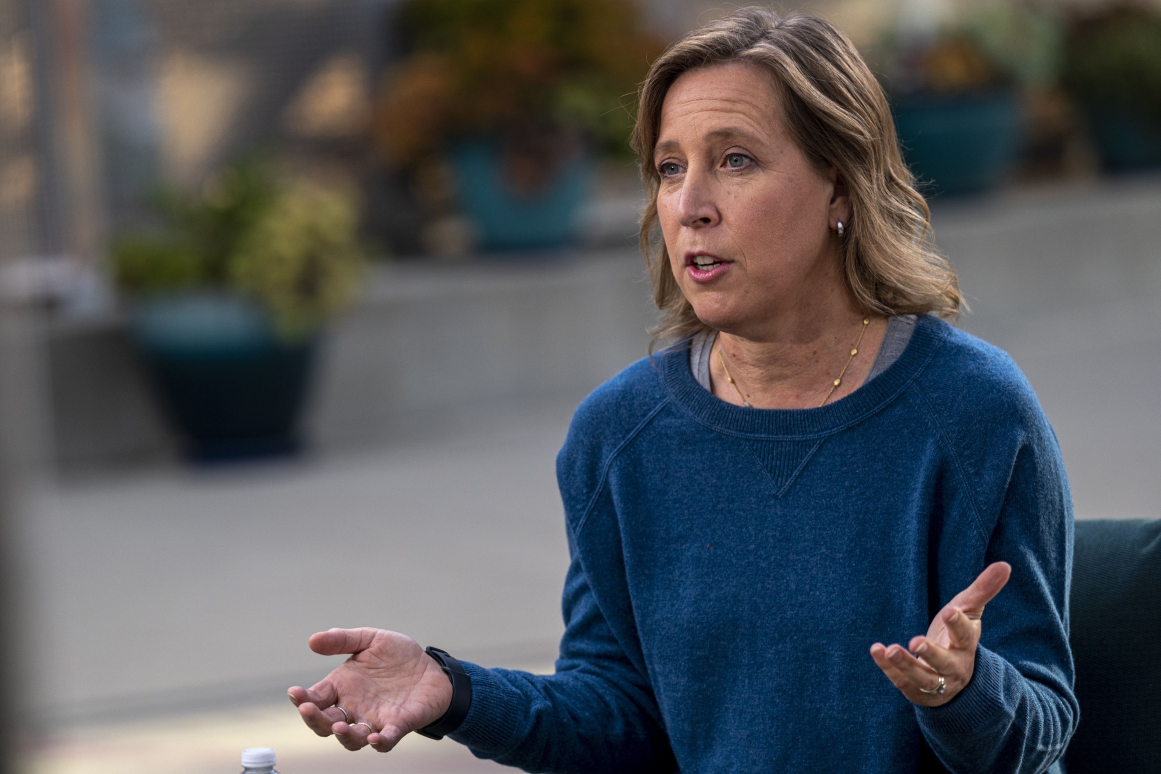 Directora ejecutiva de YouTube se retira tras casi una década en el cargo