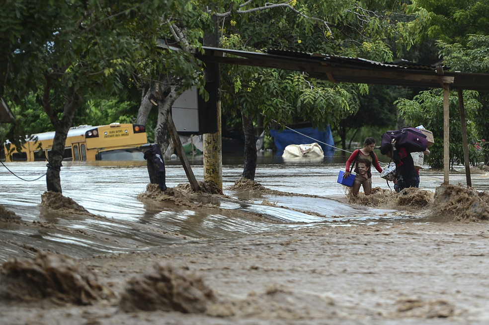 Eta llegó a Florida luego de dejar más de 250 víctimas en Centroamérica
