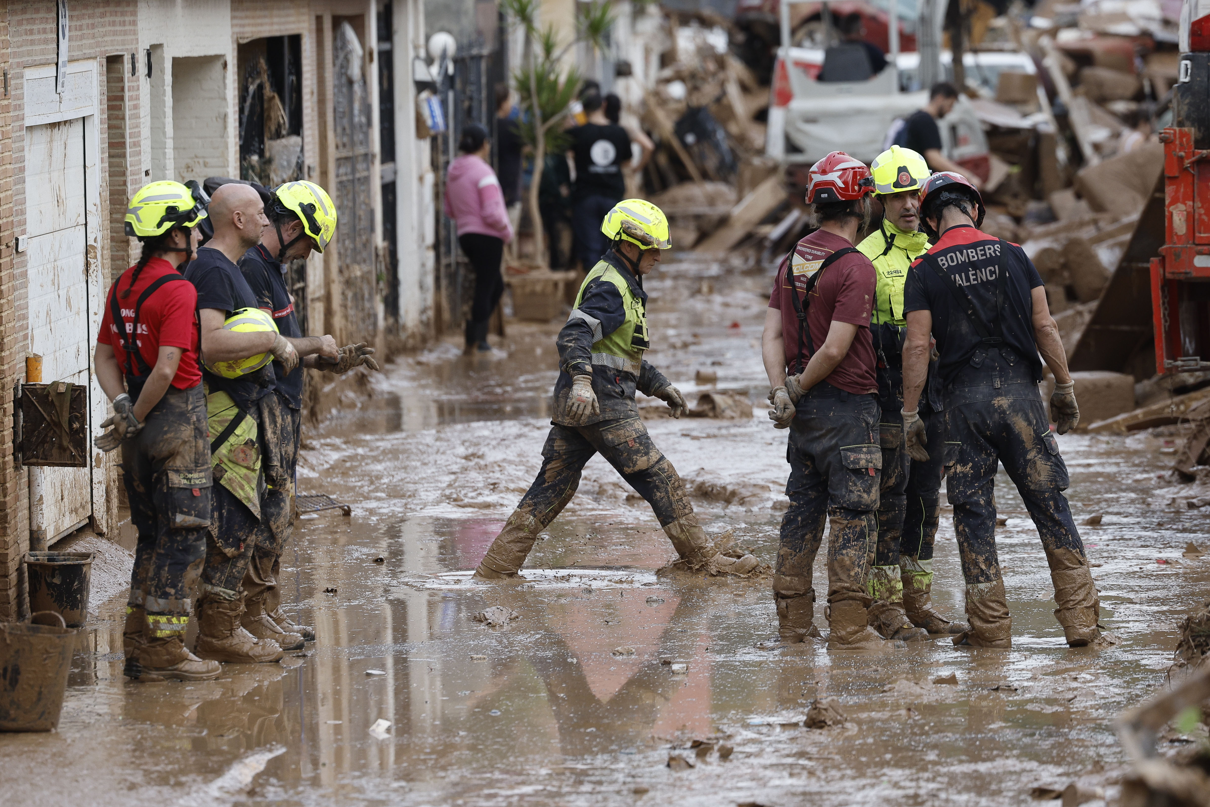 Más de 200 muertos por las inundaciones que tienen en alerta a España