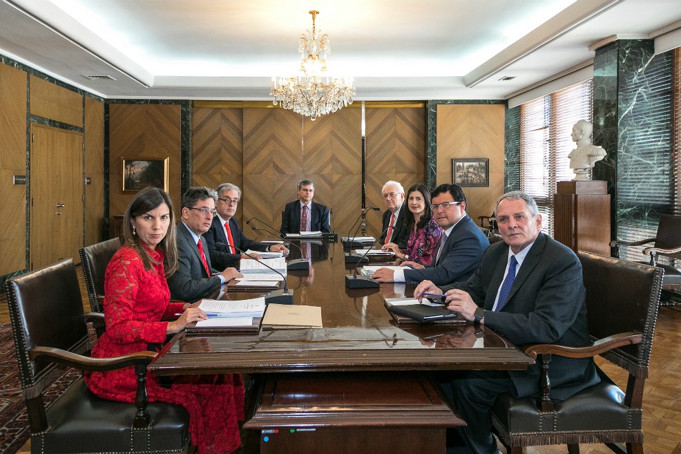 Banco de la República advierte que subir el salario mínimo puede destruir empleo formal