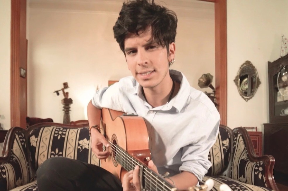 Juandas es un cantautor colombiano, exponente de la música propuesta poesía en la cual expresa su visión del mundo en diversos temas.