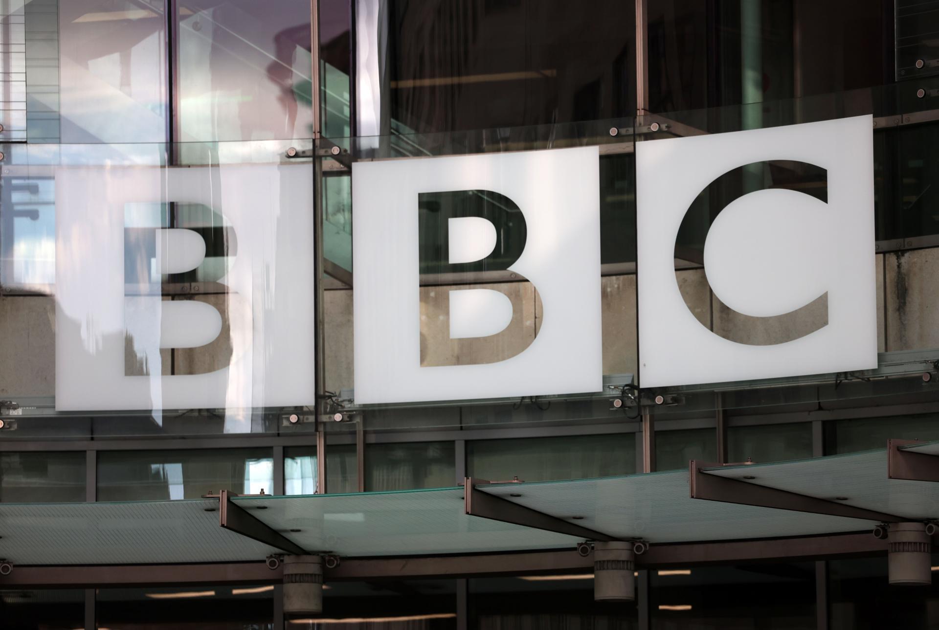 BBC despidió al presentador Scott Mills tras revelarse investigación por abusos a menor