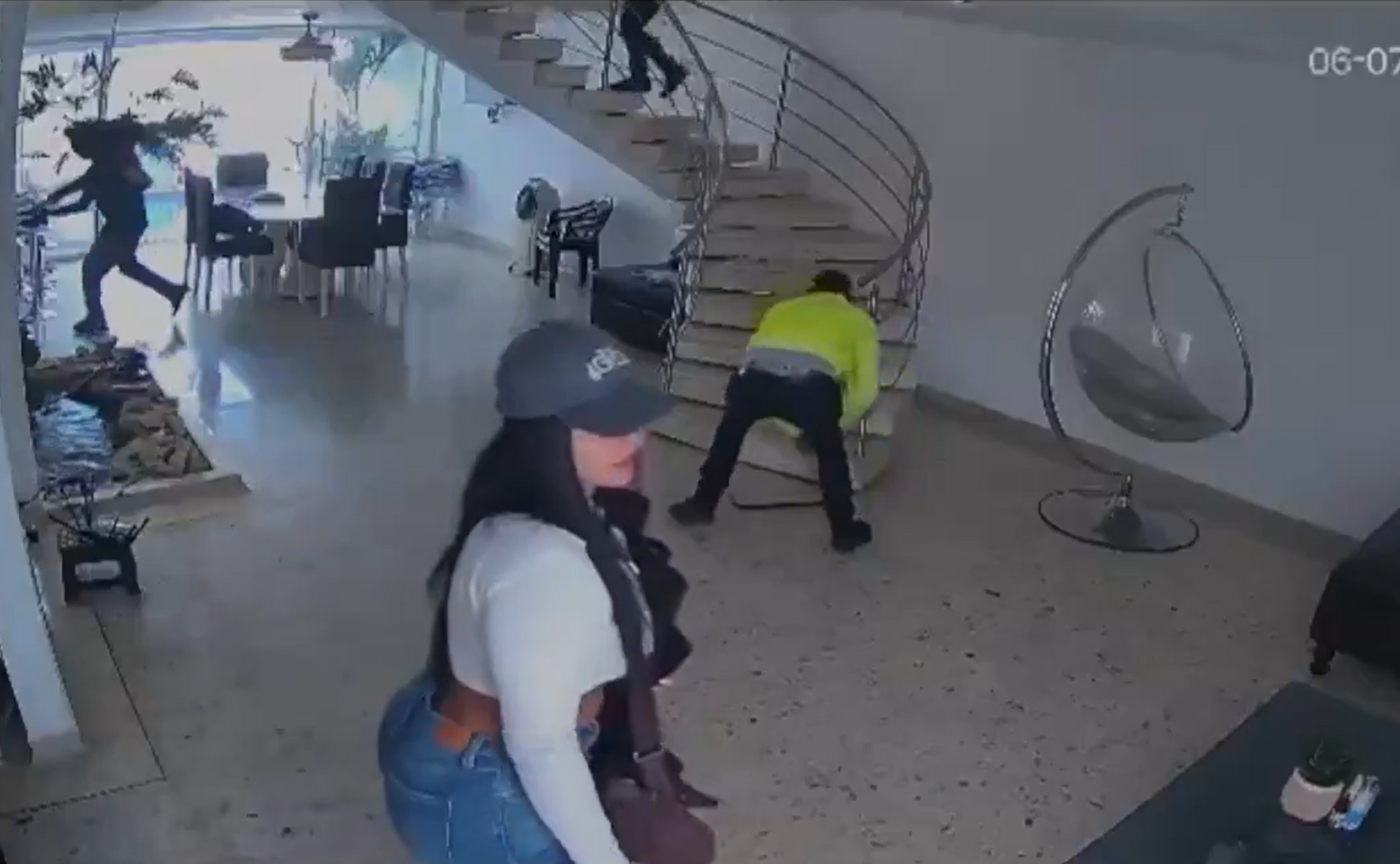 Ladrones se hicieron pasar por agentes de la Sijín para robar a pareja de adultos en Cali