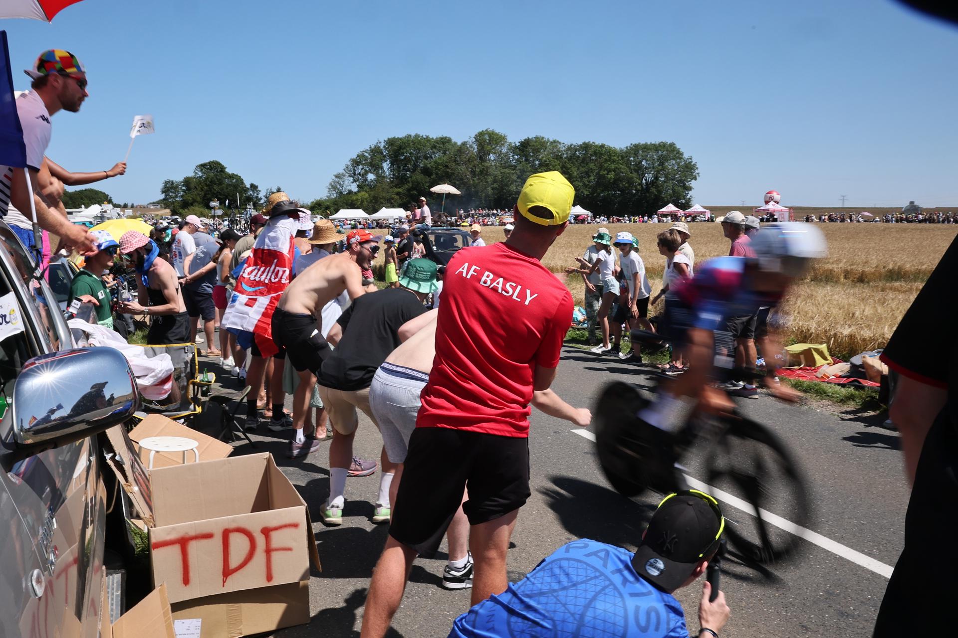 Disparos y ataques con cuchillo en el Tour de Francia: esto fue lo que pasó