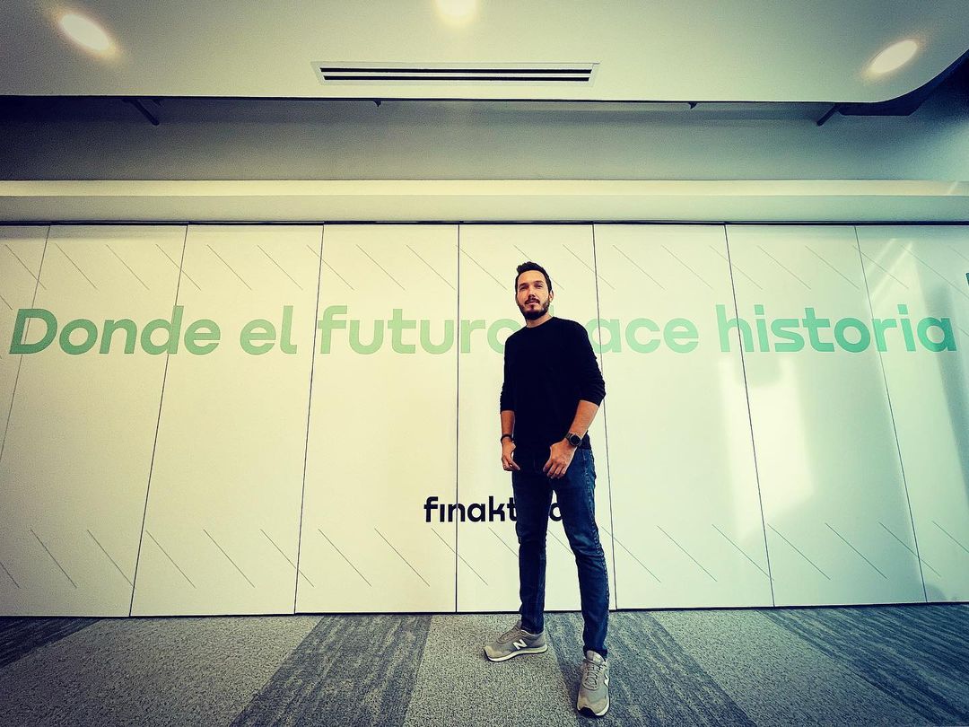 Él creó una compañía para ayudar a emprendedores a conseguir financiación